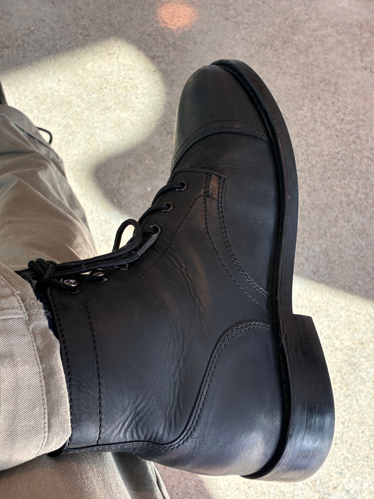 Photo by lottosheva on June 18, 2026 of the Thursday Captain in Black Matte Rugged & Resilient.