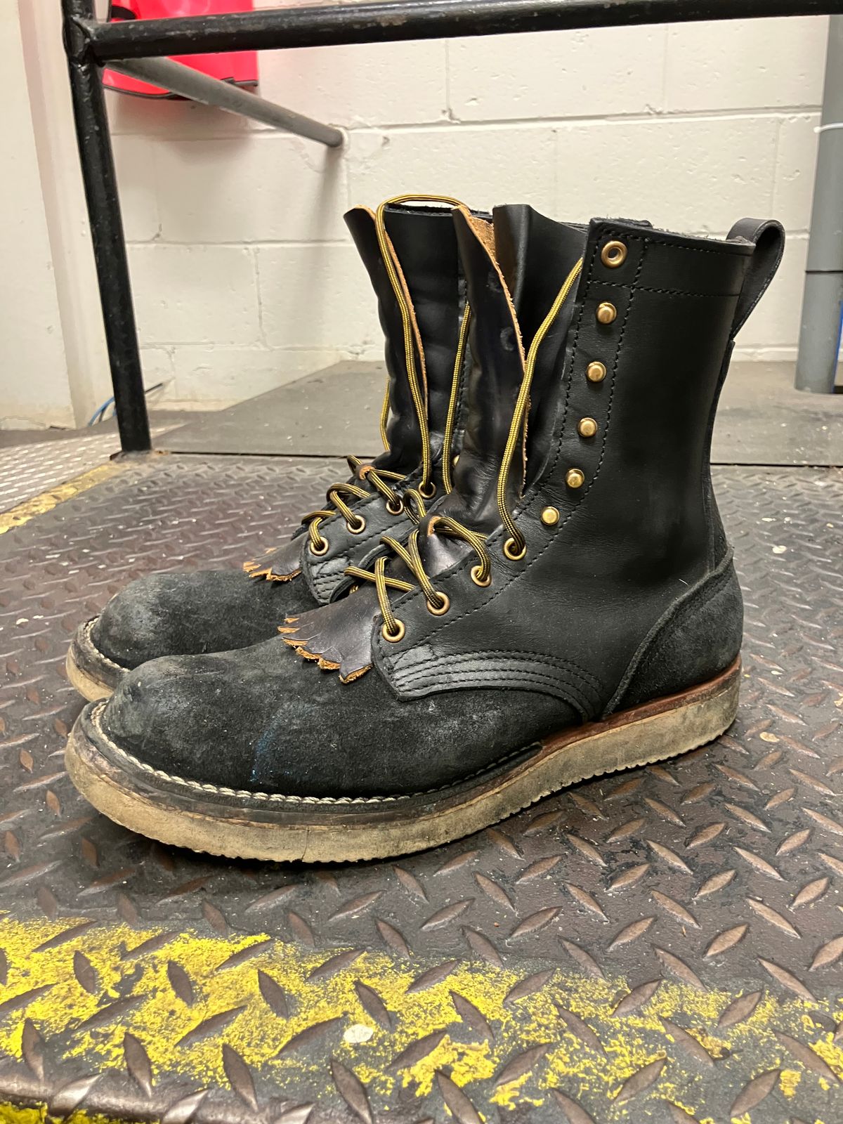 Photo by FutureCorpse33 on July 12, 2024 of the Nicks Traveler in Seidel MaxSupport Black & Seidel MaxSupport Black Roughout.