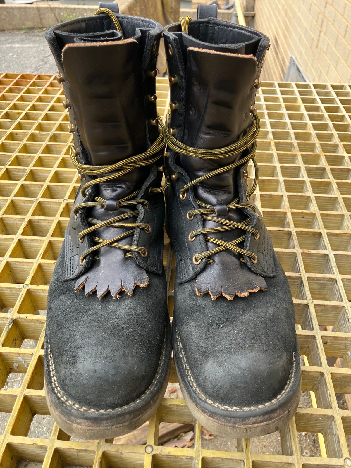 Photo by FutureCorpse33 on November 19, 2024 of the Nicks Traveler in Seidel MaxSupport Black & Seidel MaxSupport Black Roughout.