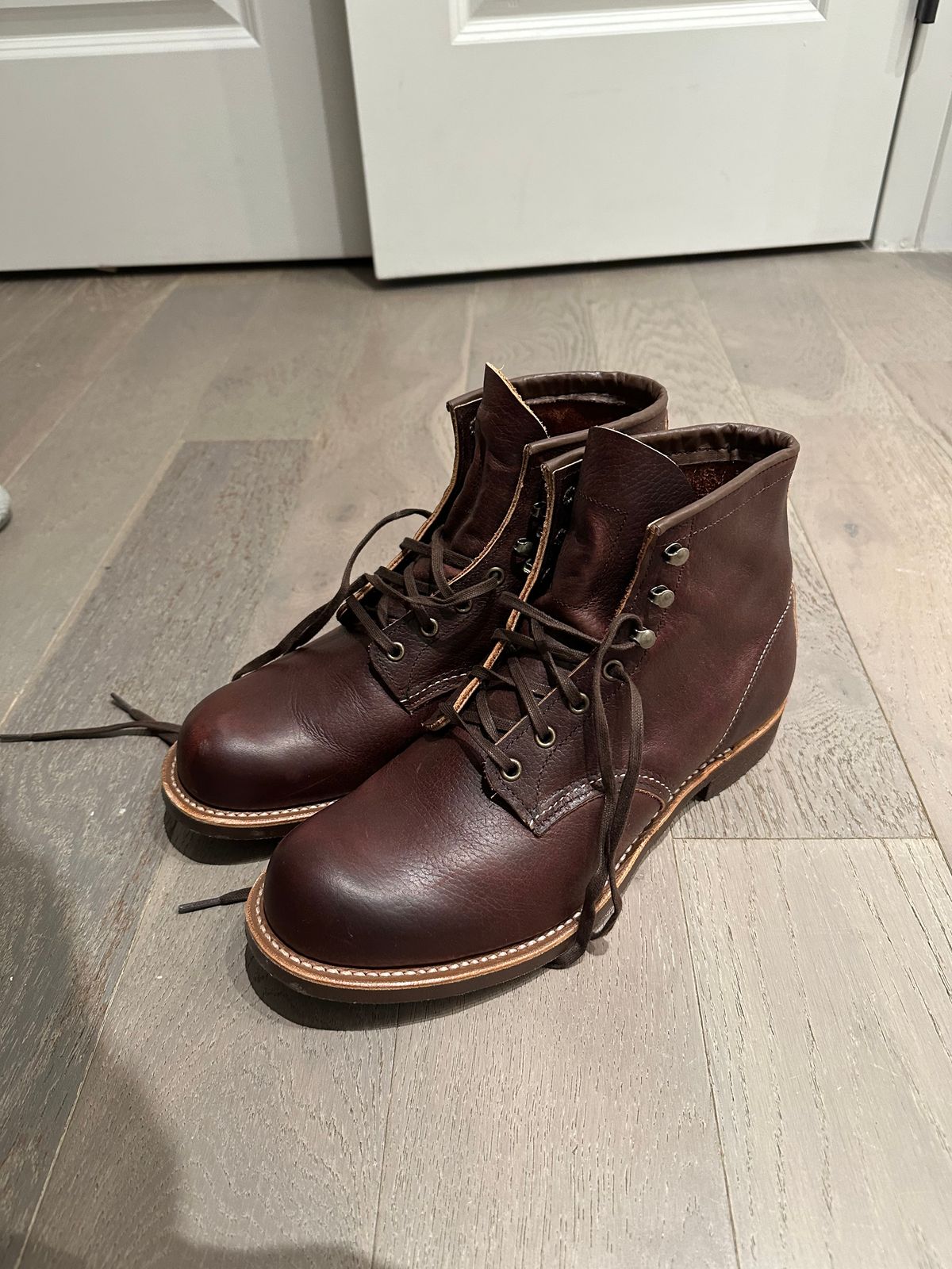 Photo by ardy on November 17, 2024 of the Red Wing Blacksmith in S.B. Foot Briar Oil Slick.