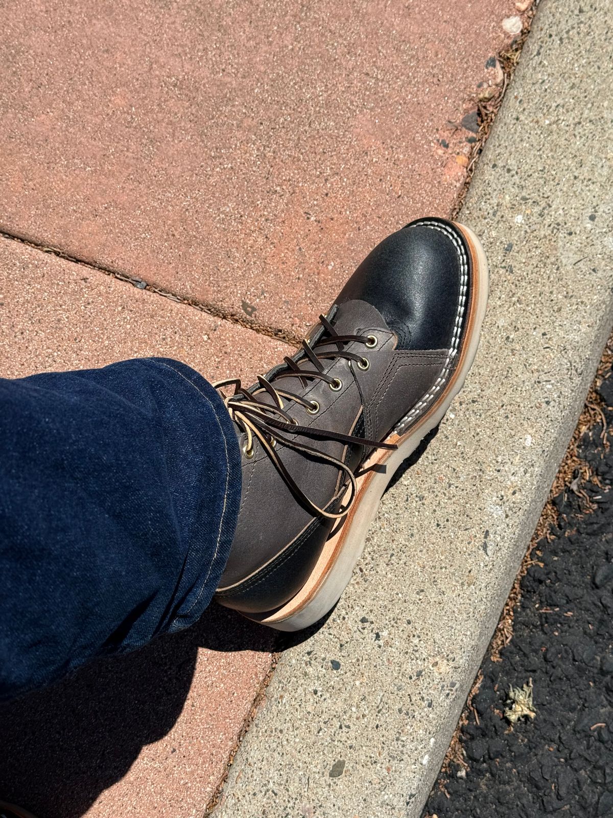 Photo by Ahab78 on May 8, 2026 of the Nicks Bromley in Cypress Light Grey & Pacific Waxed Flesh.