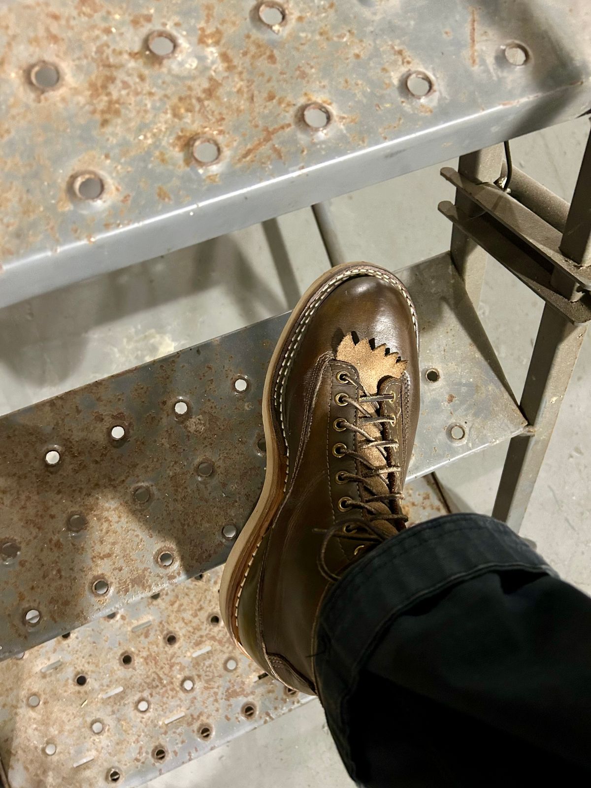 Photo by Vic on November 18, 2025 of the Whites Green Pasture Lace To Toe C350ltt-cs in Horween Greener Pastures Dublin.