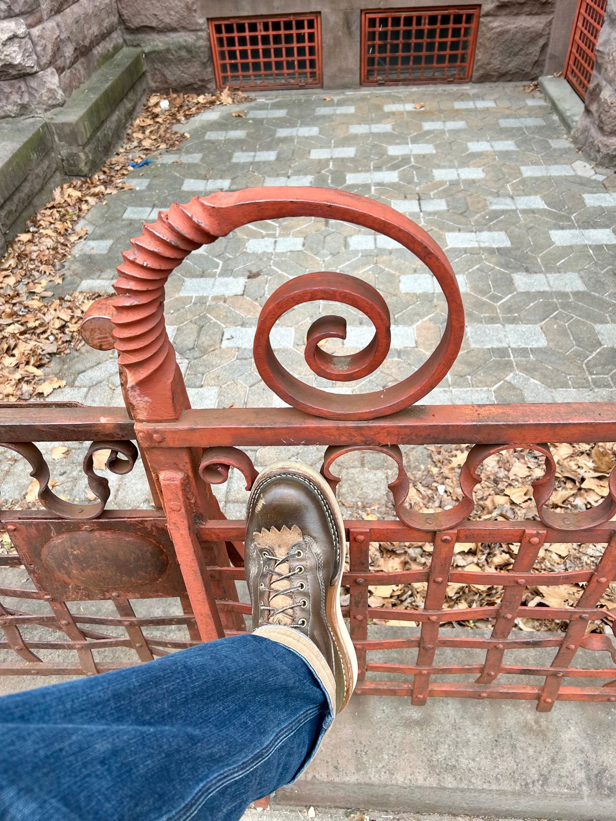 Photo by Vic on January 17, 2026 of the Whites Green Pasture Lace To Toe C350ltt-cs in Horween Greener Pastures Dublin.