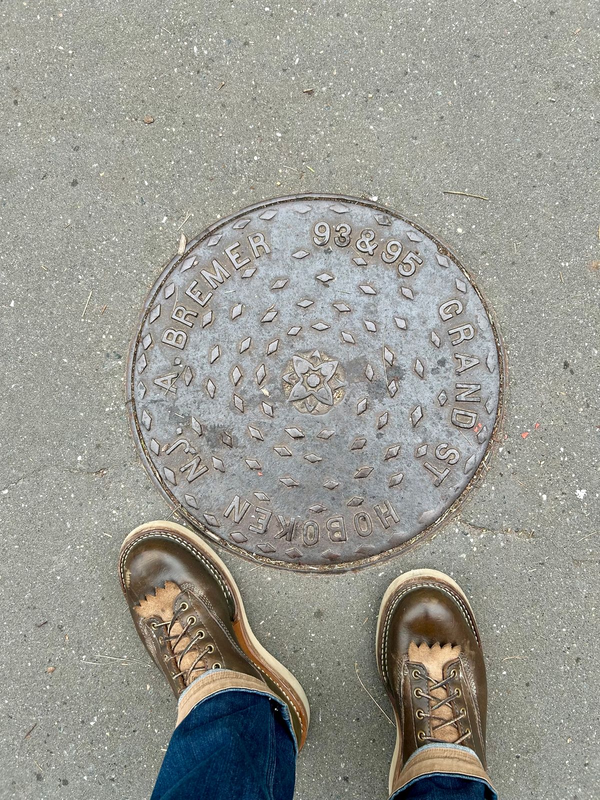 Photo by Vic on January 17, 2026 of the Whites Green Pasture Lace To Toe C350ltt-cs in Horween Greener Pastures Dublin.