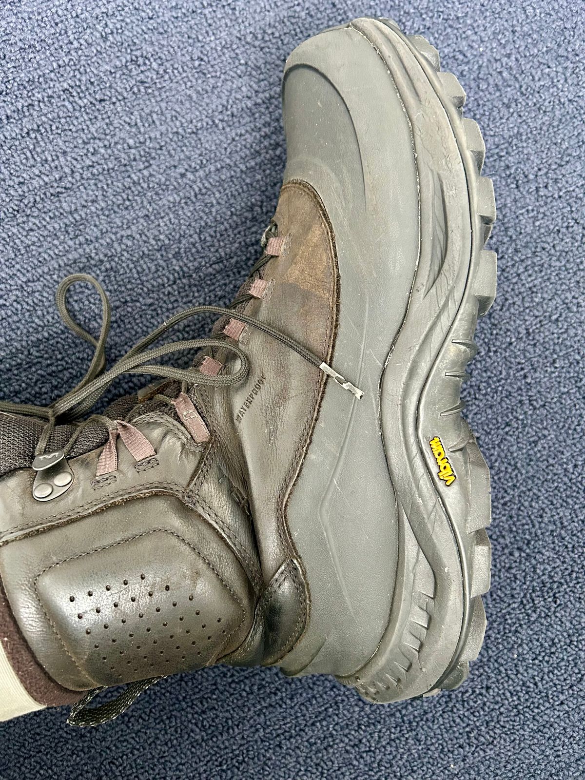 Photo by Vic on February 23, 2026 of the Merrell Merrell Men's Thermo Overlook 2 Mid Waterproof (Black) in Unknown Leather & Rubber.