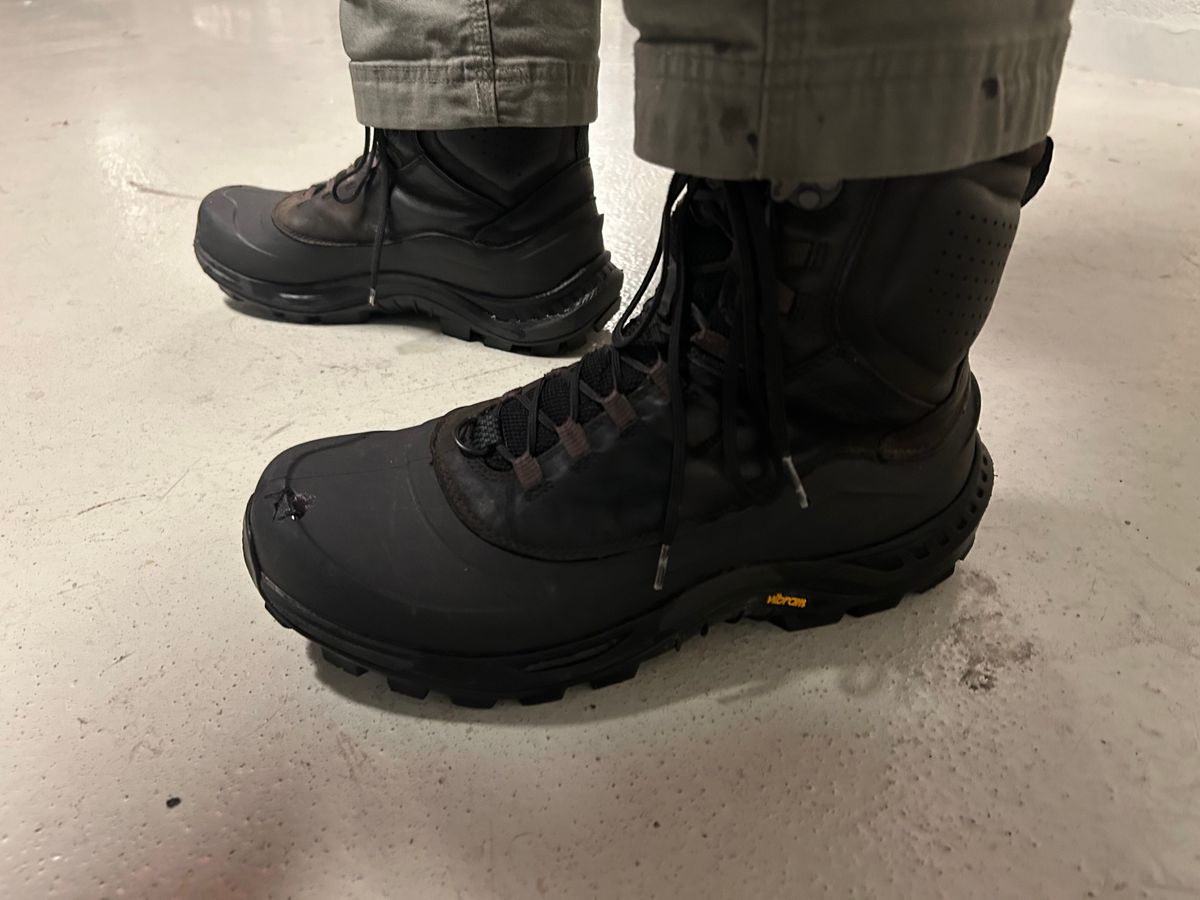Photo by Vic on February 23, 2026 of the Merrell Merrell Men's Thermo Overlook 2 Mid Waterproof (Black) in Unknown Leather & Rubber.