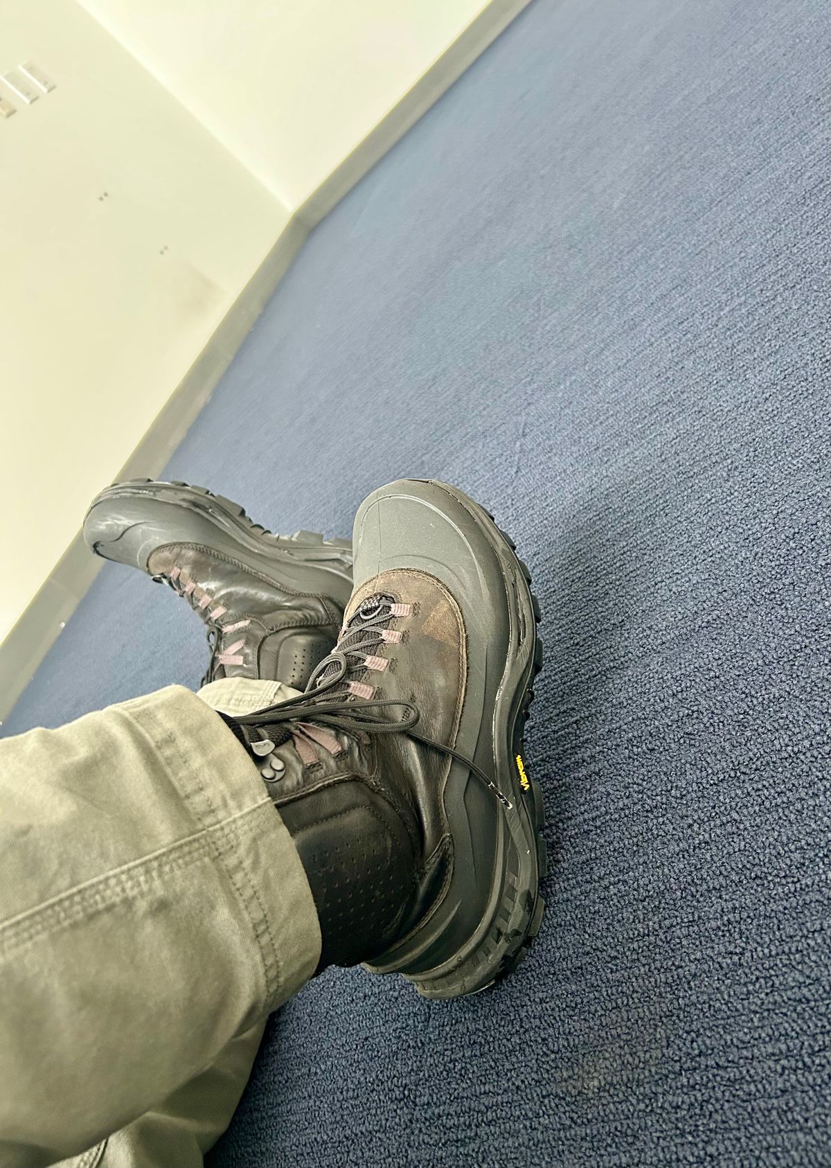 Photo by Vic on February 23, 2026 of the Merrell Merrell Men's Thermo Overlook 2 Mid Waterproof (Black) in Unknown Leather & Rubber.