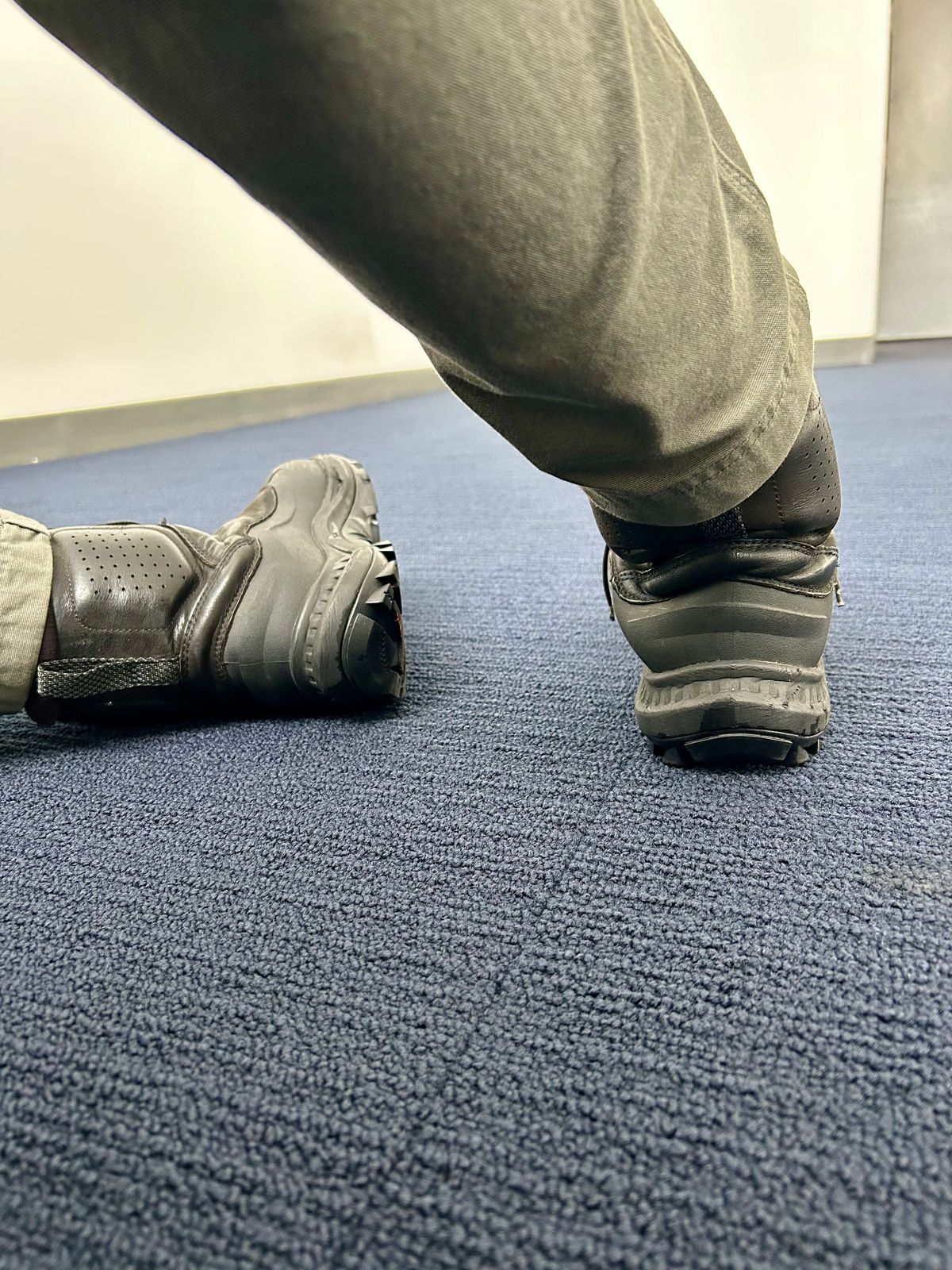 Photo by Vic on February 23, 2026 of the Merrell Merrell Men's Thermo Overlook 2 Mid Waterproof (Black) in Unknown Leather & Rubber.