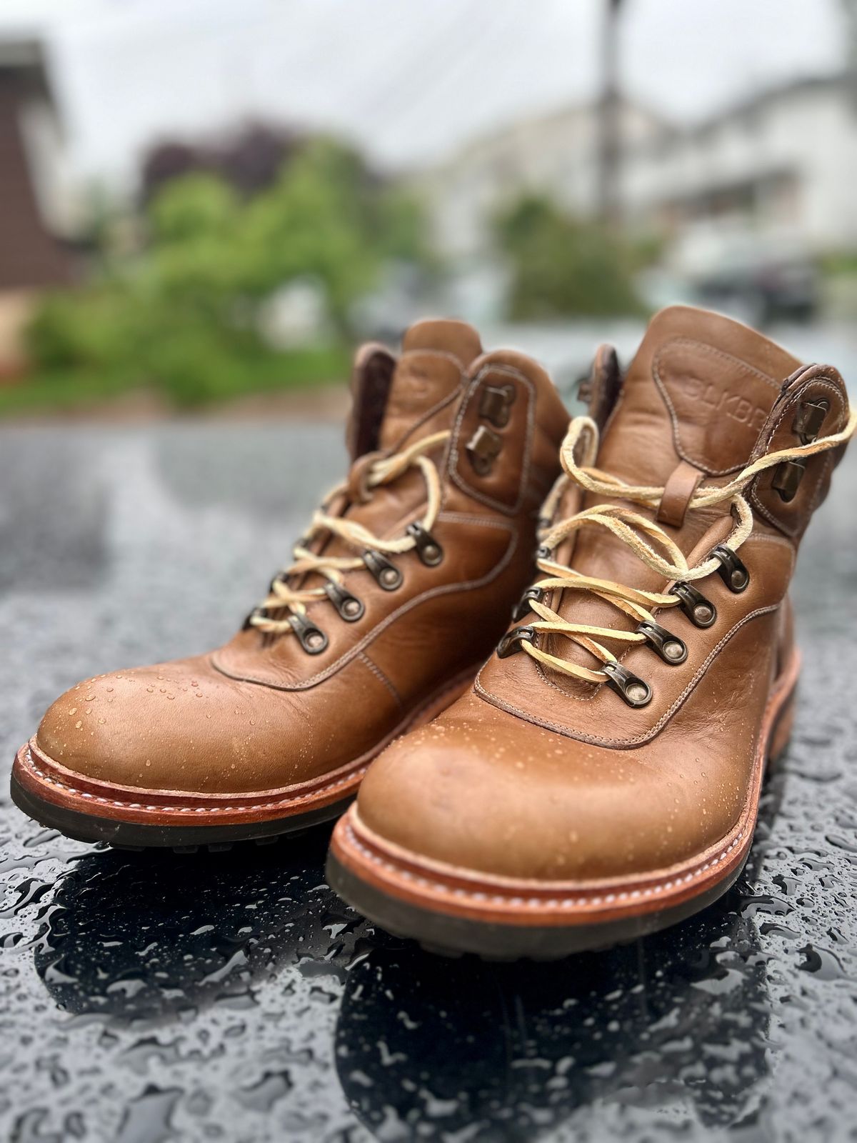 Photo by Vic on May 23, 2026 of the Blkbrd Shoemaker Bulwark Trek Boot in Horween Natural Chromepak.
