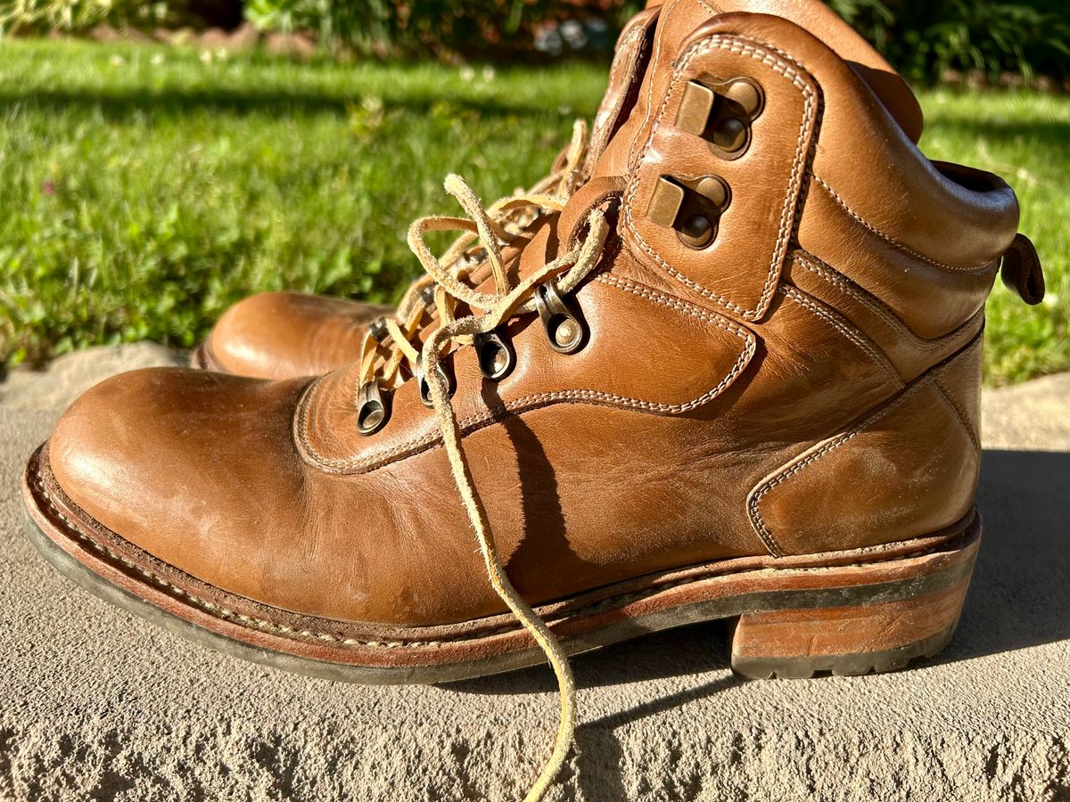Photo by Vic on May 31, 2026 of the Blkbrd Shoemaker Bulwark Trek Boot in Horween Natural Chromepak.