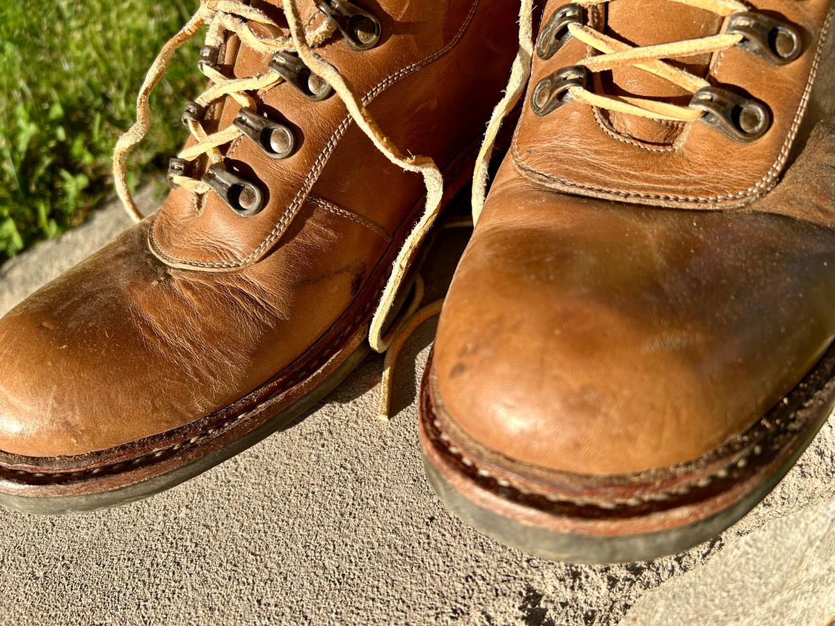Photo by Vic on May 31, 2026 of the Blkbrd Shoemaker Bulwark Trek Boot in Horween Natural Chromepak.