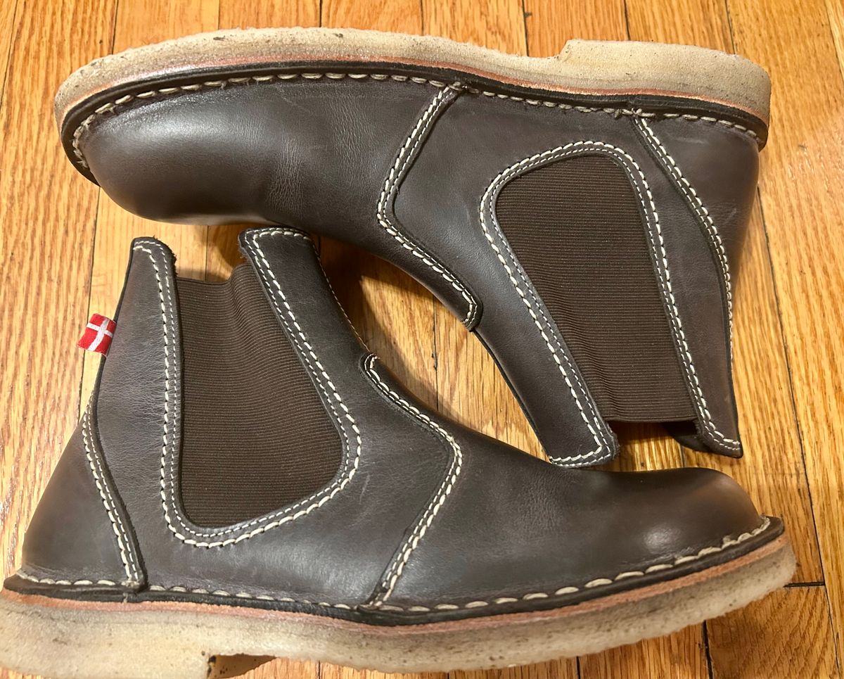 Photo by Vic on February 16, 2026 of the Duckfeet Roskilde in Terracare Slate.