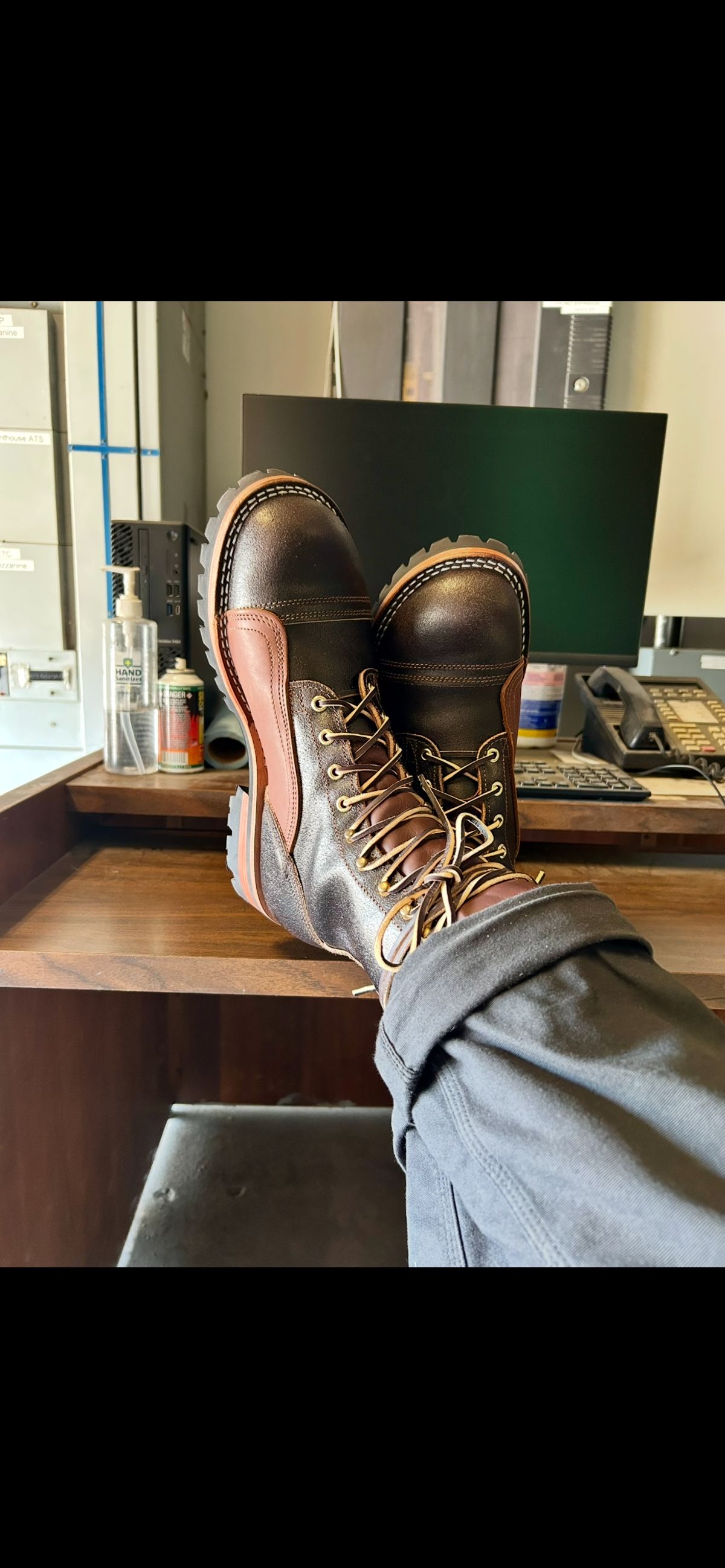 Photo by Vic on October 24, 2025 of the Nicks X Rose Anvil ND1 in Horween Black Waxed Flesh.