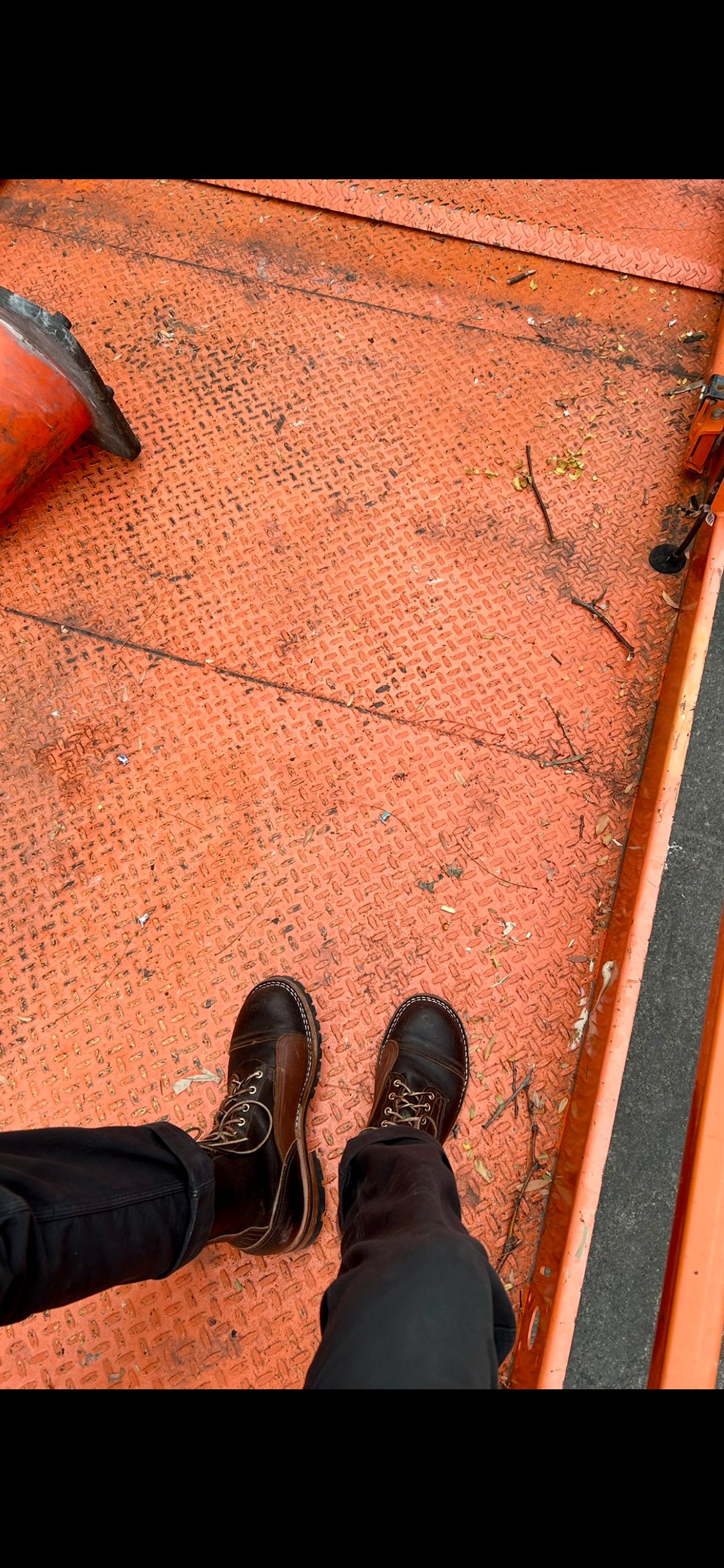 Photo by Vic on November 25, 2025 of the Nicks X Rose Anvil ND1 in Horween Black Waxed Flesh.