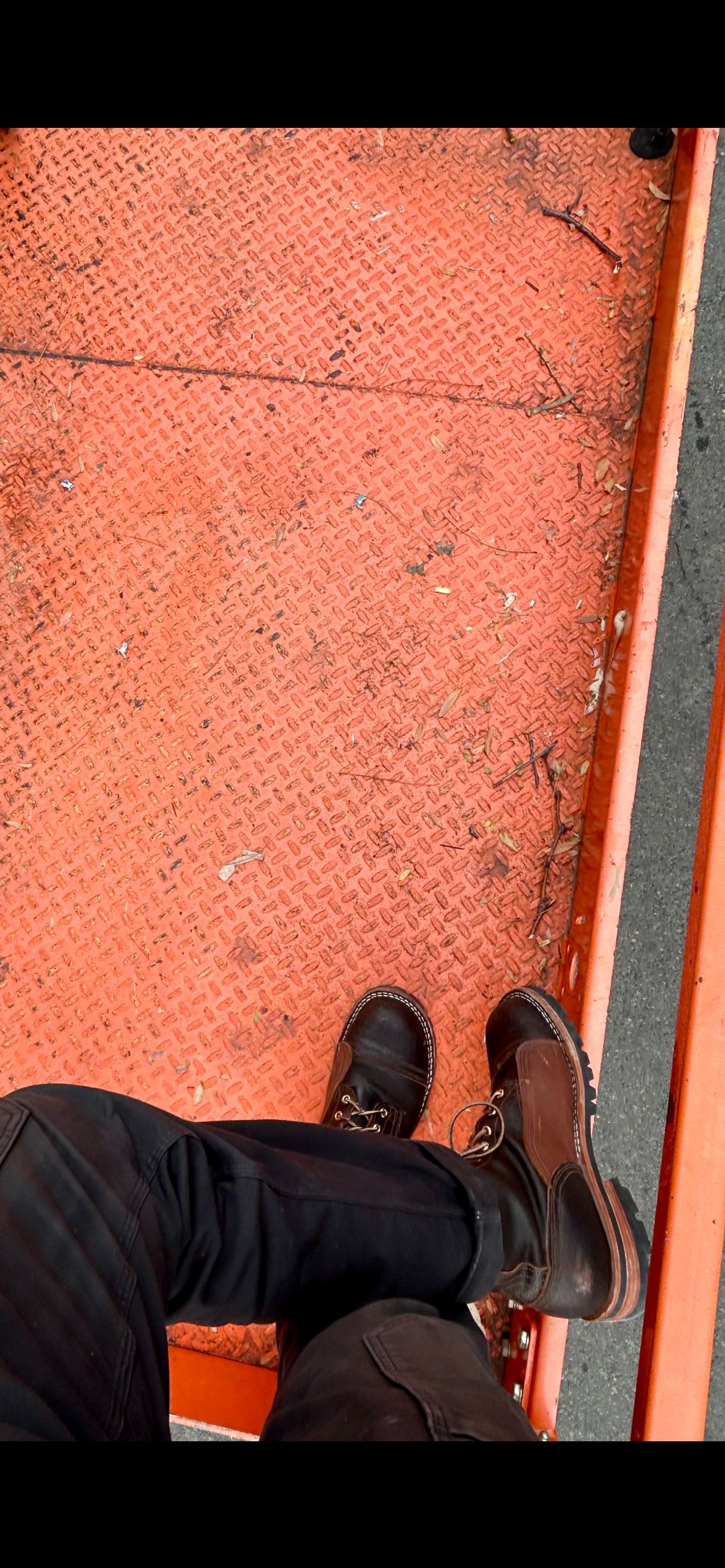 Photo by Vic on November 25, 2025 of the Nicks X Rose Anvil ND1 in Horween Black Waxed Flesh.