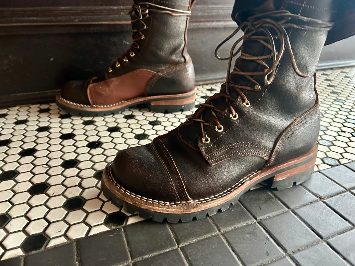 Photo by Vic on January 25, 2026 of the Nicks X Rose Anvil ND1 in Horween Black Waxed Flesh.