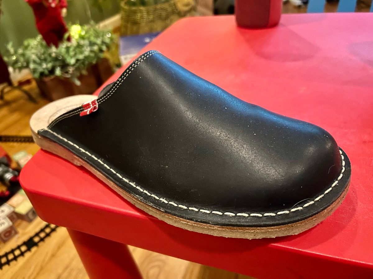 Photo by Vic on December 30, 2025 of the Duckfeet Blåvand in Terracare Navy.