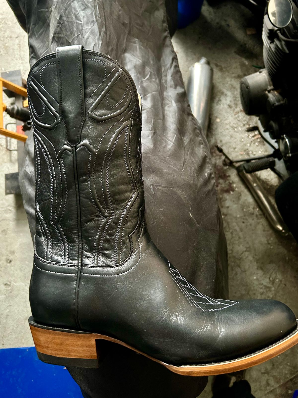 Photo by Vic on February 24, 2026 of the JK Boots The Ace in Smooth Black Bovine.