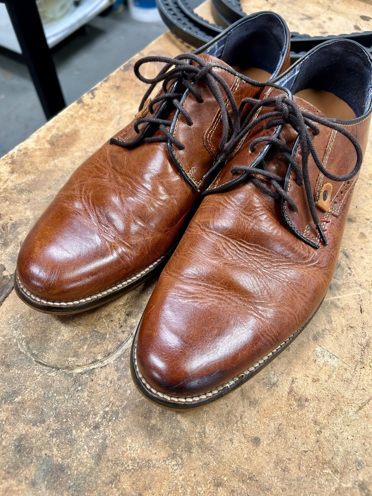 Photo by Vic on February 20, 2026 of the Unknown Maker Made In Portugal in Unknown Natural Veg Tan.