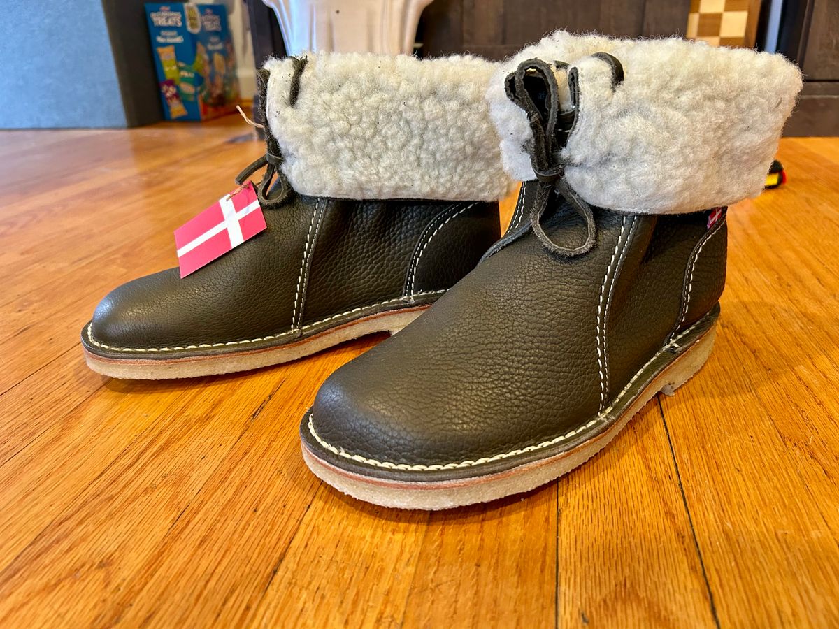 Photo by Vic on October 31, 2025 of the Duckfeet Arhus in Terracare Green.