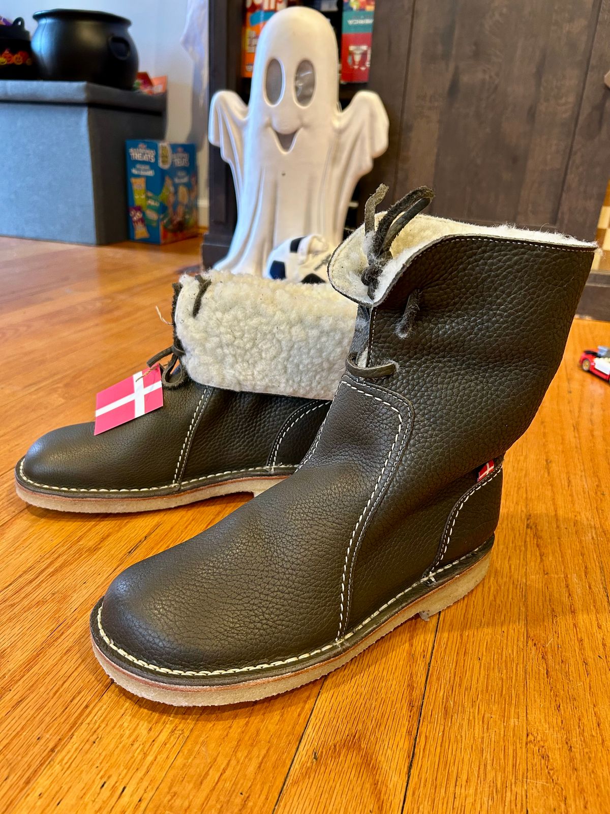 Photo by Vic on October 31, 2025 of the Duckfeet Arhus in Terracare Green.