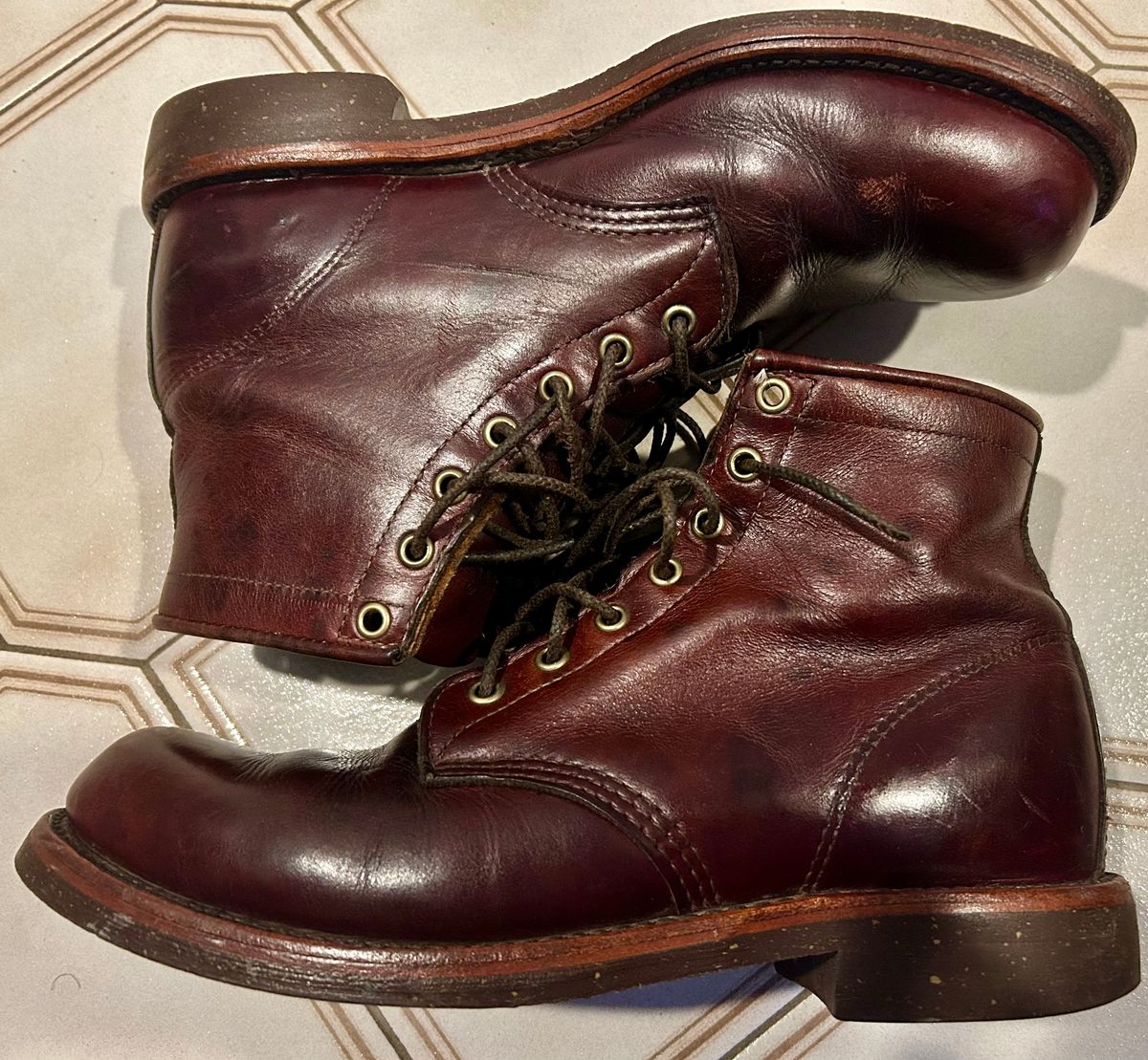 Photo by Vic on March 28, 2026 of the L.L.Bean X Chippewa Custom Model in Burgundy.