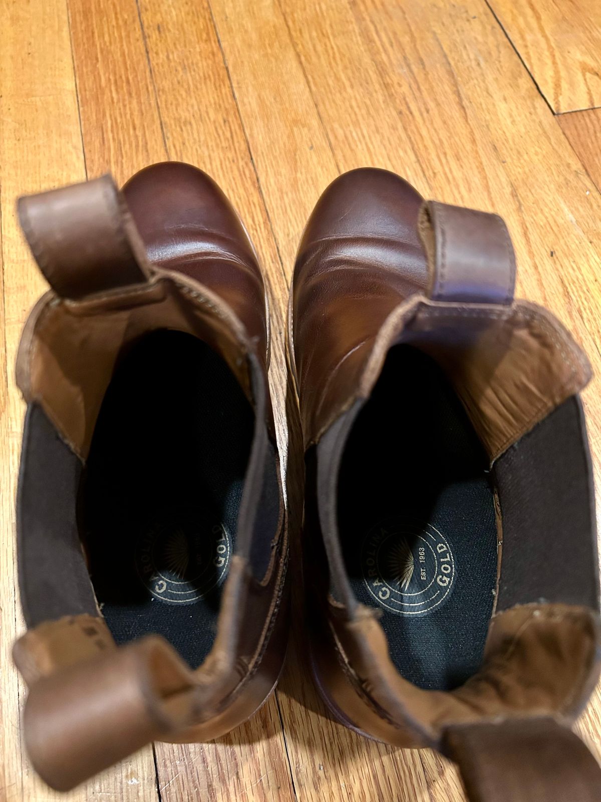 Photo by Vic on March 2, 2026 of the Carolina Gold Chelsea in Unknown Natural Veg Tan.