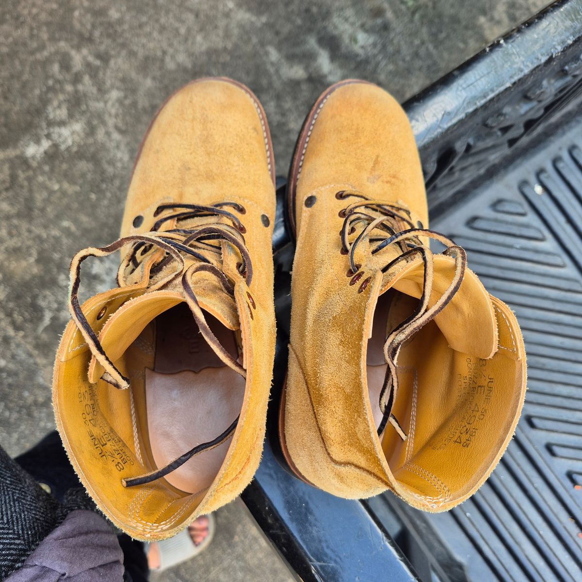 Photo by ice_rockster on January 3, 2026 of the Buzz Rickson M-43 in Buzz Rickson M-43 Wax-treated Roughout Cowhide.