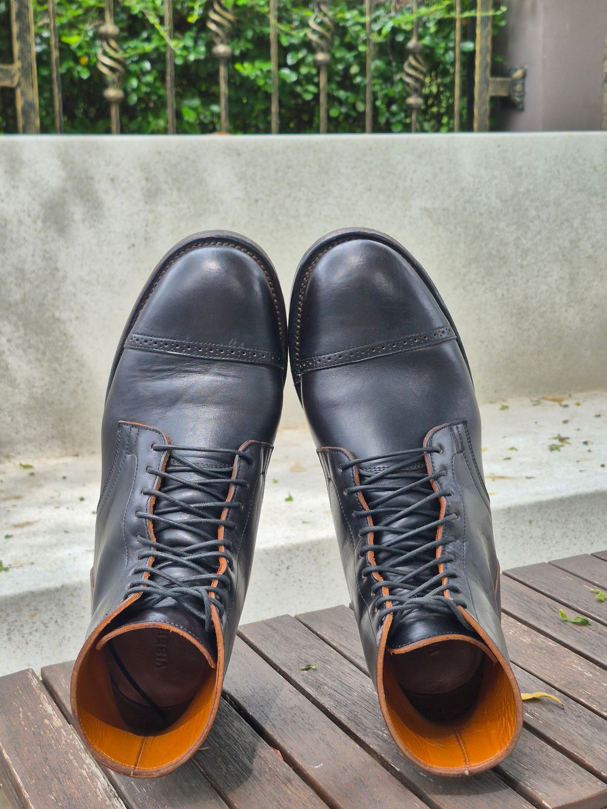 Photo by ice_rockster on October 5, 2025 of the Viberg Service Boot BCT in Maryam Nero Tea Core Vacchetta Lucida.