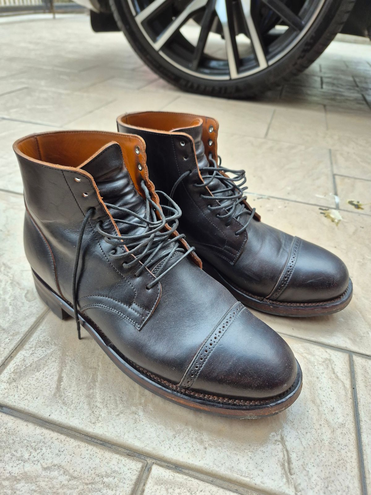 Photo by ice_rockster on November 6, 2025 of the Viberg Service Boot BCT in Maryam Nero Tea Core Vacchetta Lucida.