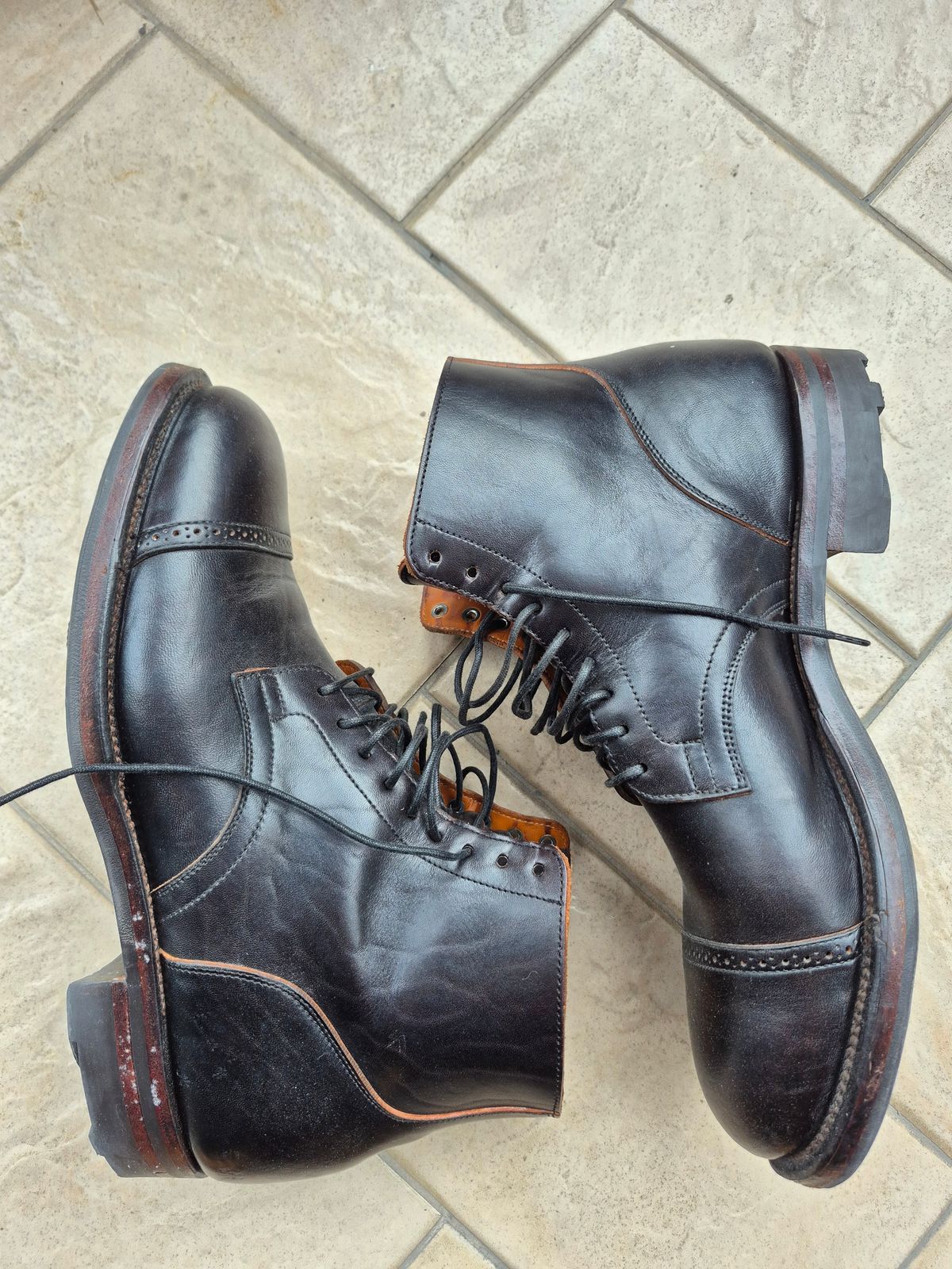 Photo by ice_rockster on November 6, 2025 of the Viberg Service Boot BCT in Maryam Nero Tea Core Vacchetta Lucida.