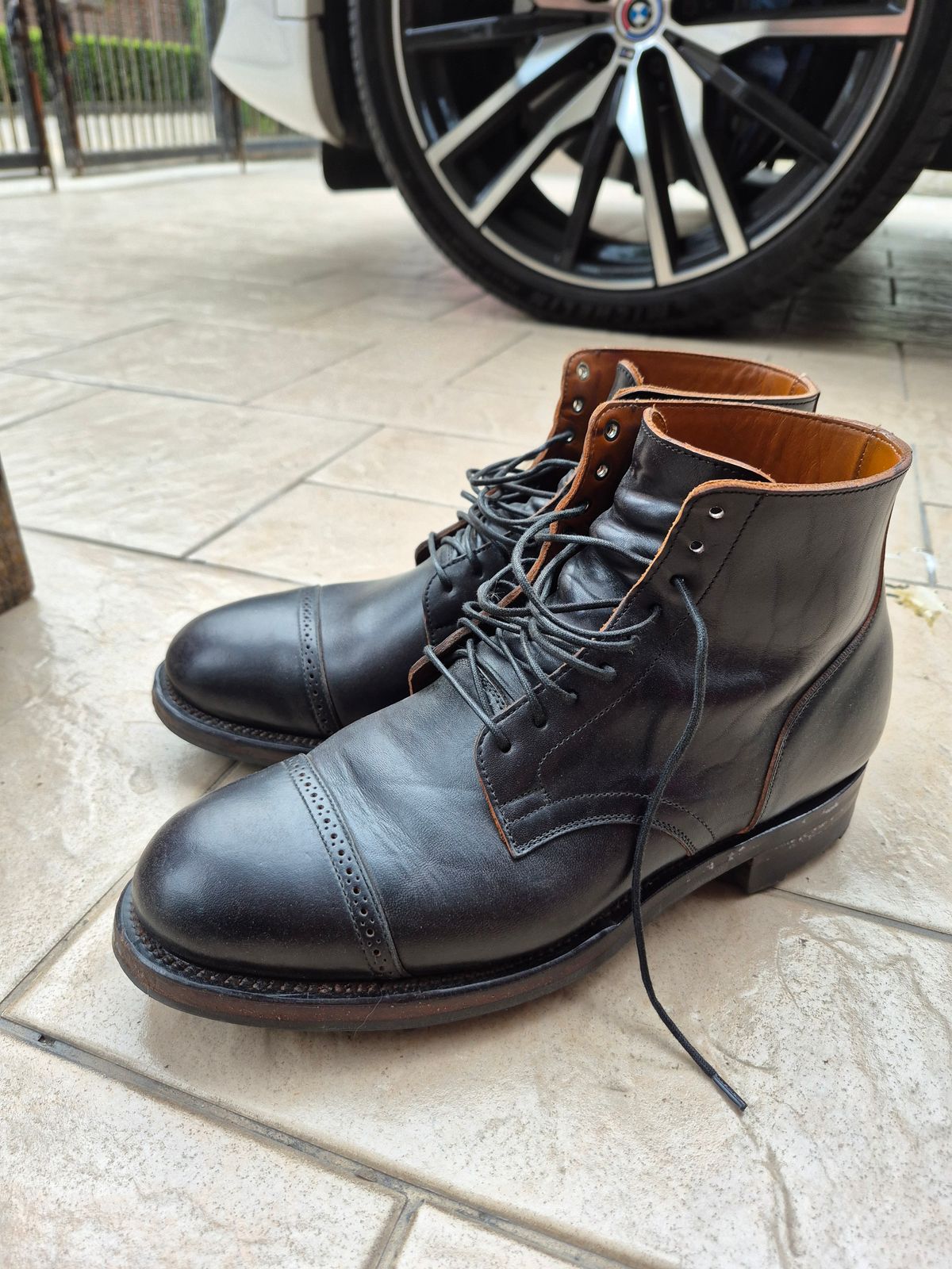 Photo by ice_rockster on November 6, 2025 of the Viberg Service Boot BCT in Maryam Nero Tea Core Vacchetta Lucida.