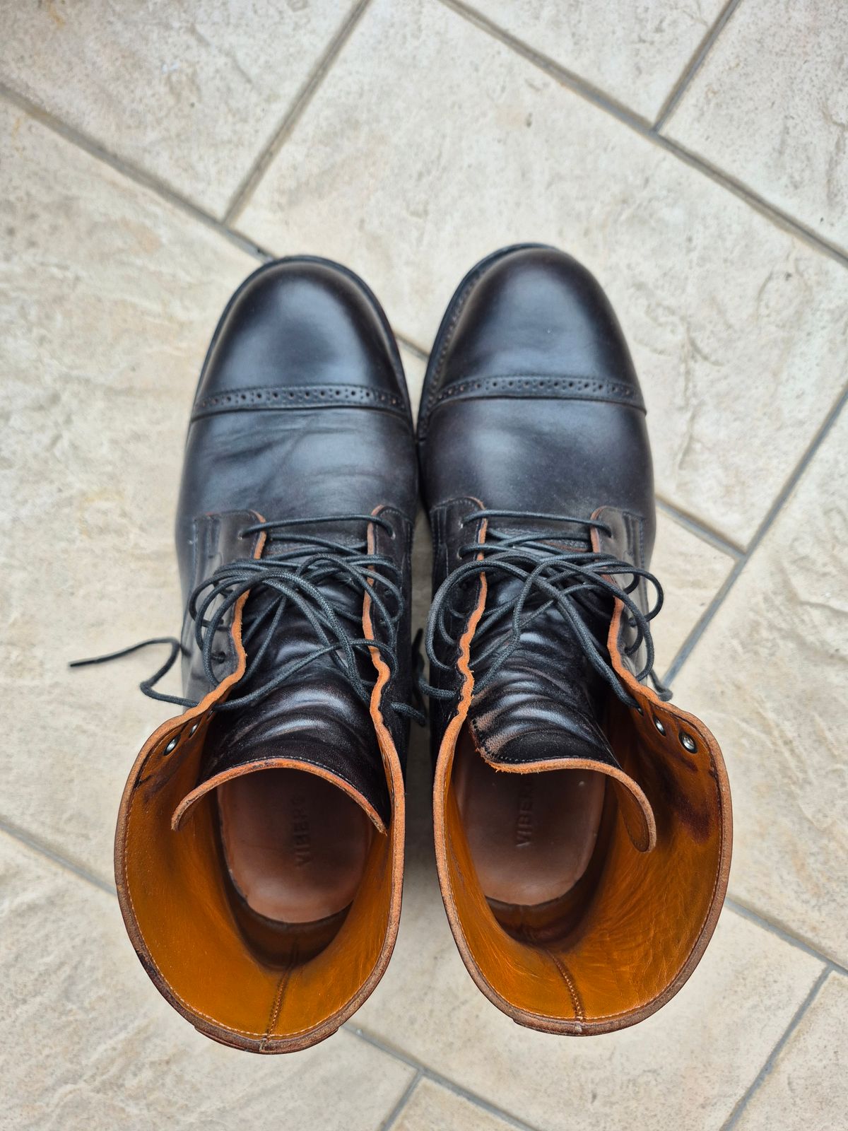 Photo by ice_rockster on November 6, 2025 of the Viberg Service Boot BCT in Maryam Nero Tea Core Vacchetta Lucida.