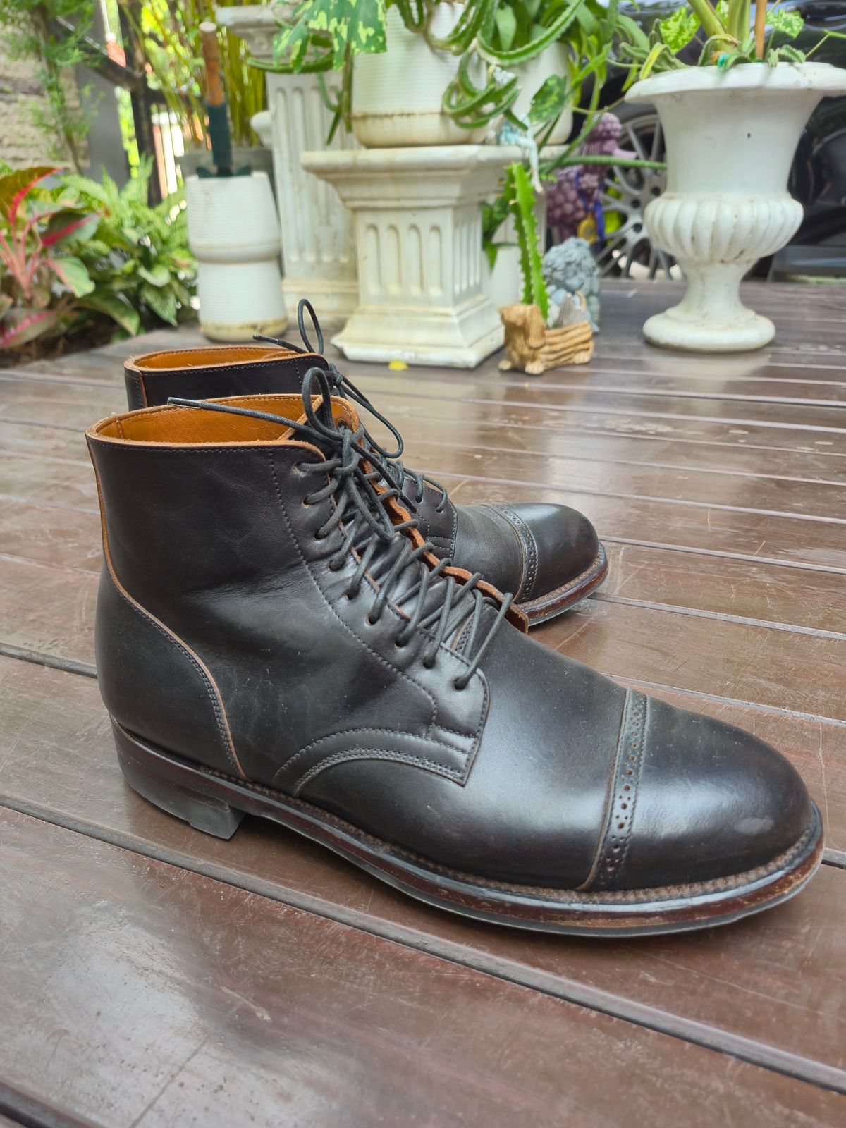 Photo by ice_rockster on December 5, 2025 of the Viberg Service Boot BCT in Maryam Nero Tea Core Vacchetta Lucida.