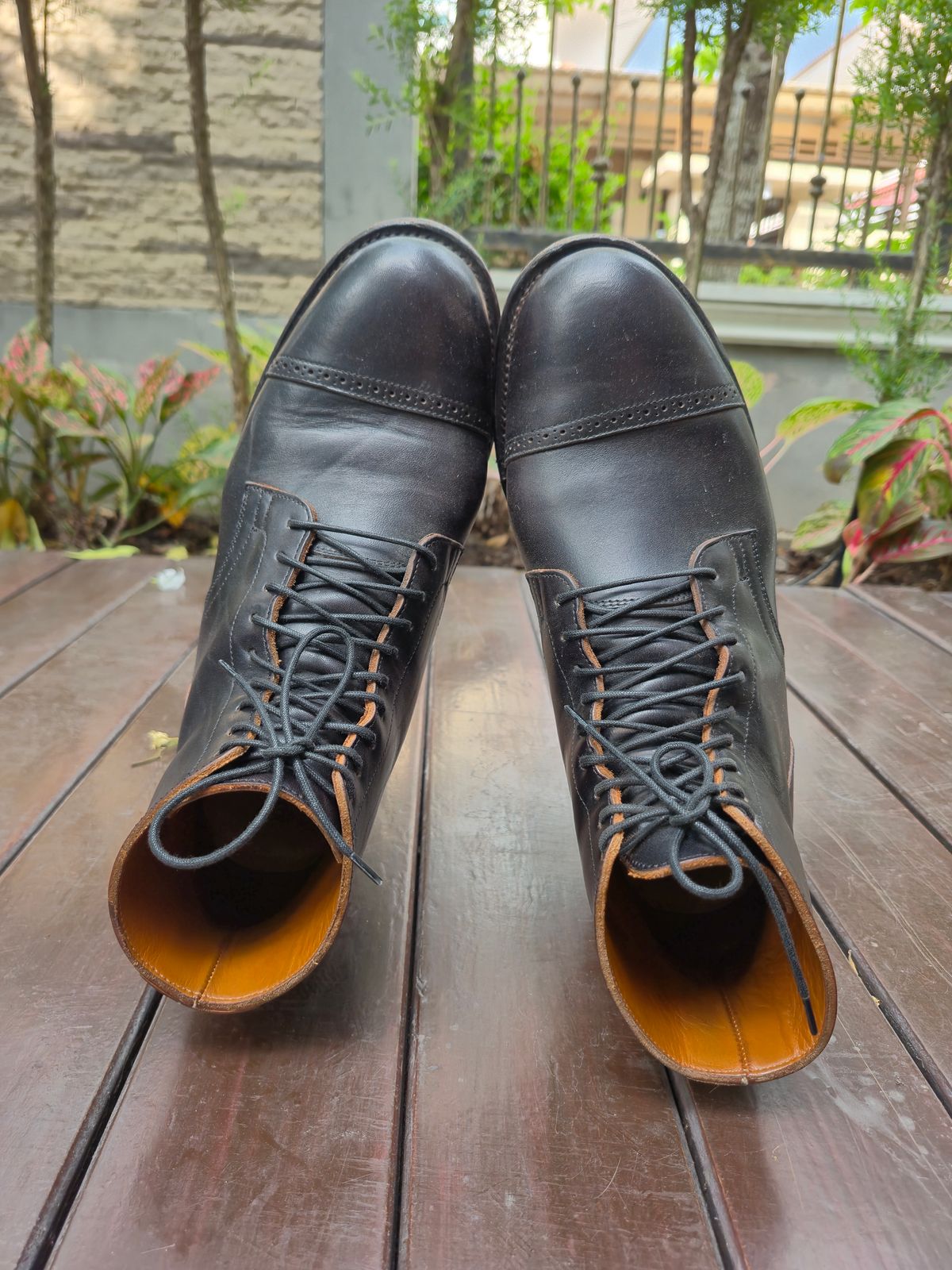 Photo by ice_rockster on December 5, 2025 of the Viberg Service Boot BCT in Maryam Nero Tea Core Vacchetta Lucida.