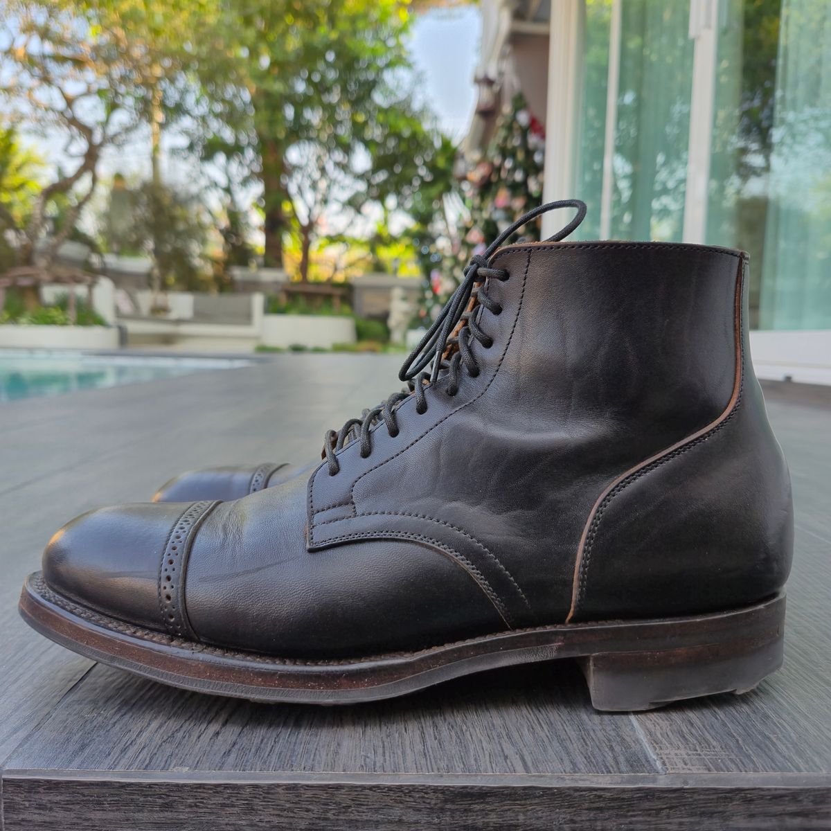 Photo by ice_rockster on December 30, 2025 of the Viberg Service Boot BCT in Maryam Nero Tea Core Vacchetta Lucida.