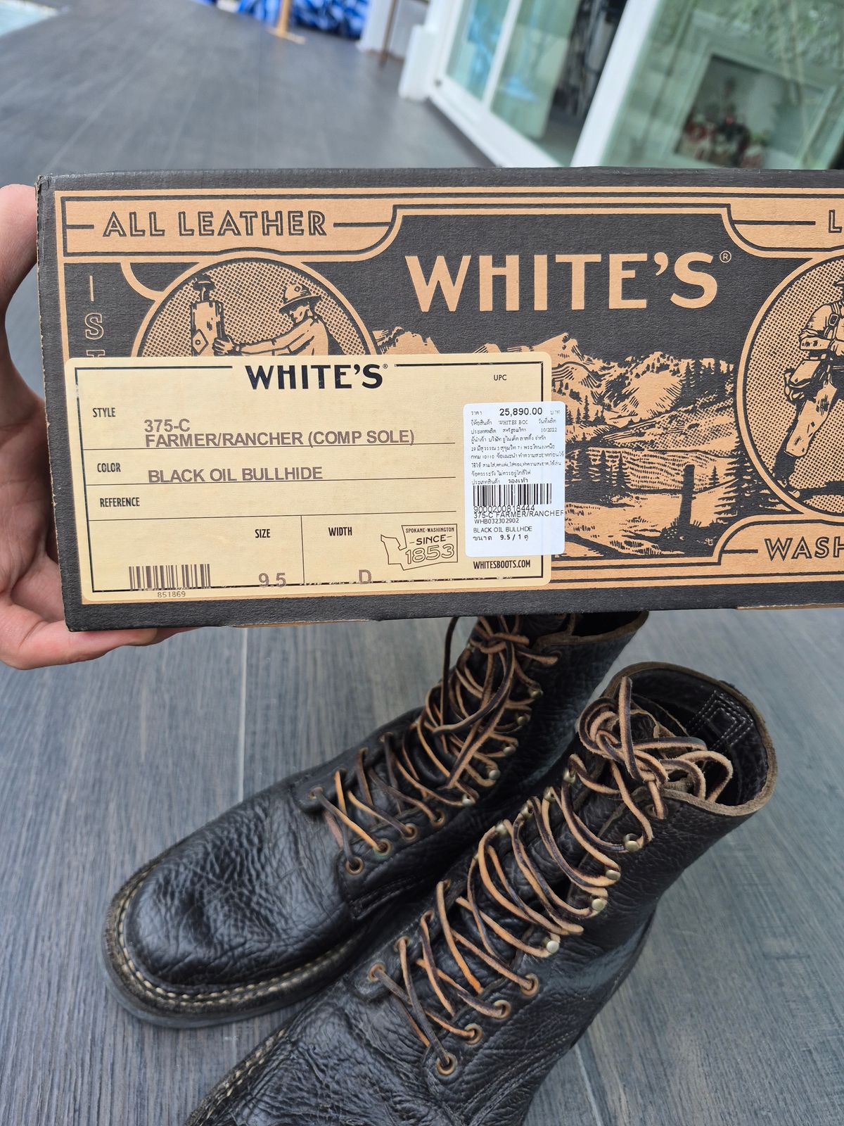 Photo by ice_rockster on April 26, 2026 of the White's Farmer/Rancher in Black Oil Bullhide.