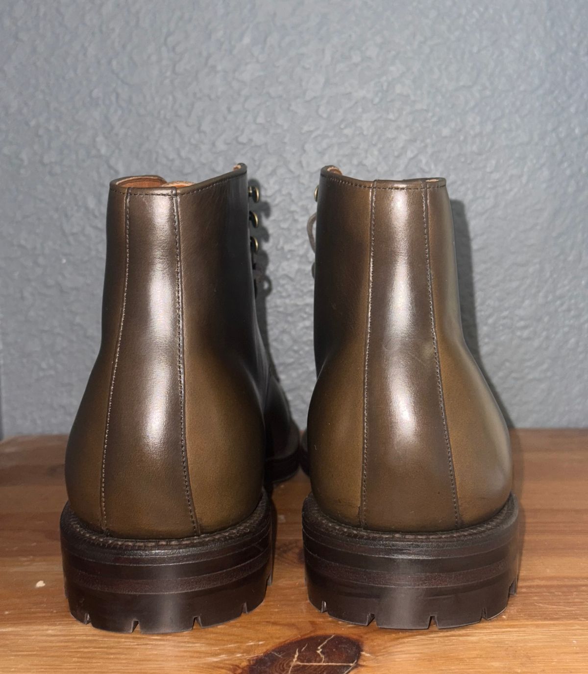 Photo by sierraStyled on October 10, 2024 of the Grant Stone Edward Boot in Horween Dark Olive Chromexcel.