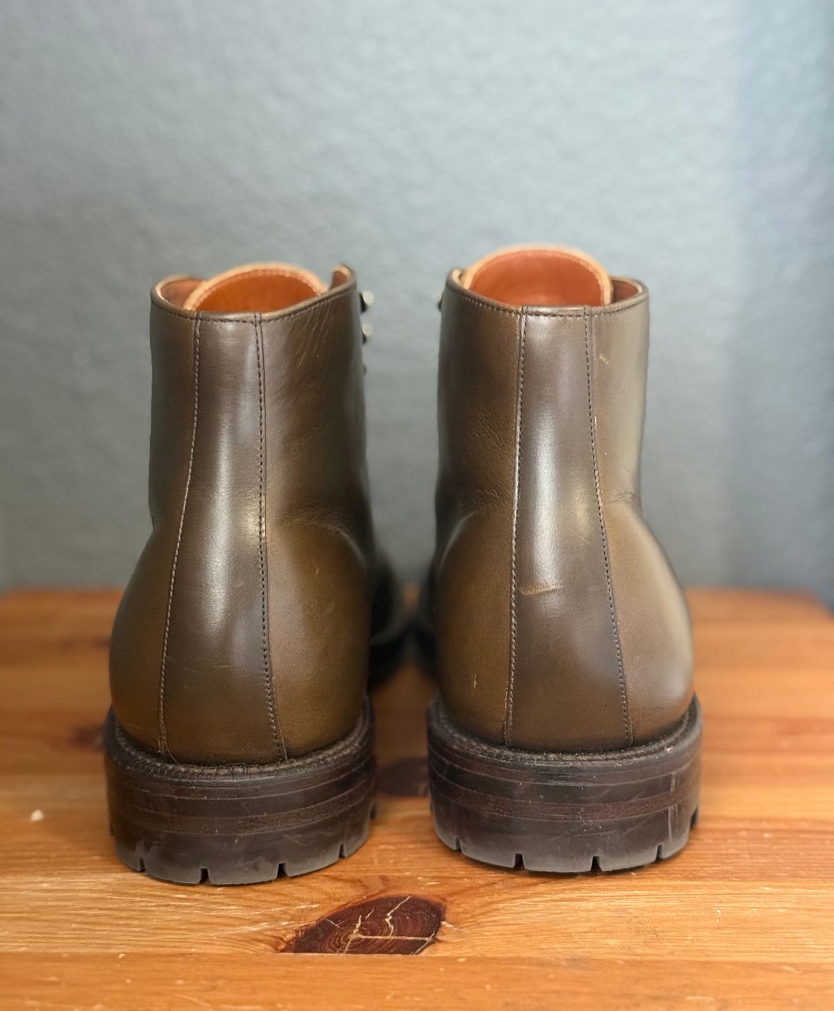 Photo by sierraStyled on November 2, 2024 of the Grant Stone Edward Boot in Horween Dark Olive Chromexcel.