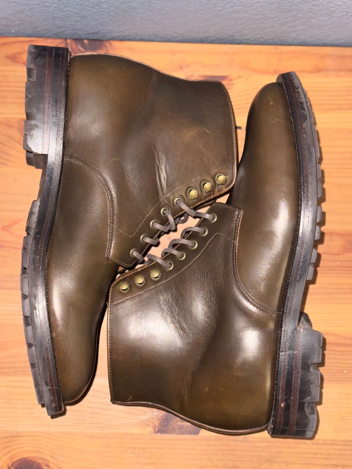 Photo by sierraStyled on December 3, 2024 of the Grant Stone Edward Boot in Horween Dark Olive Chromexcel.