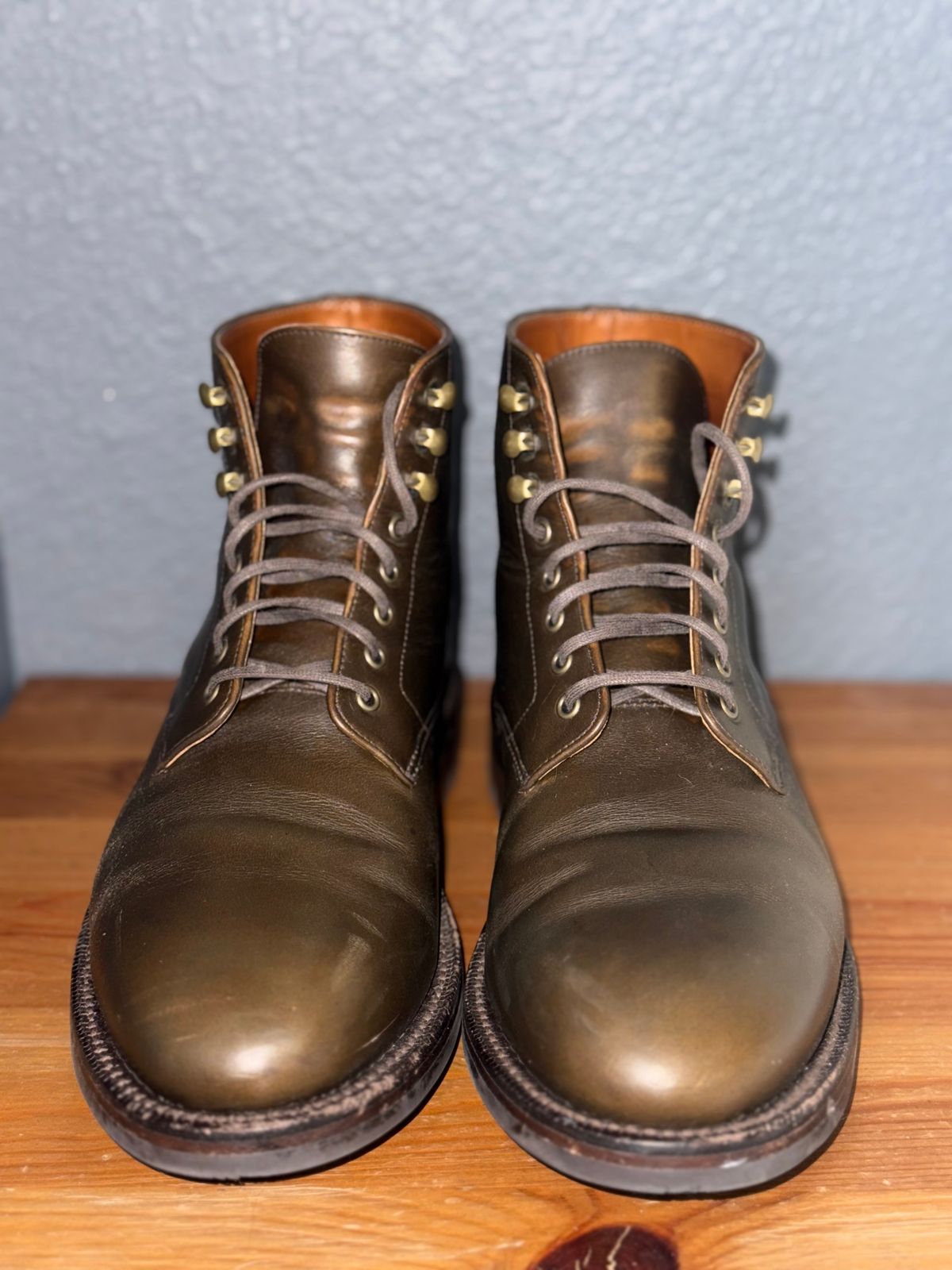 Photo by sierraStyled on January 4, 2025 of the Grant Stone Edward Boot in Horween Dark Olive Chromexcel.