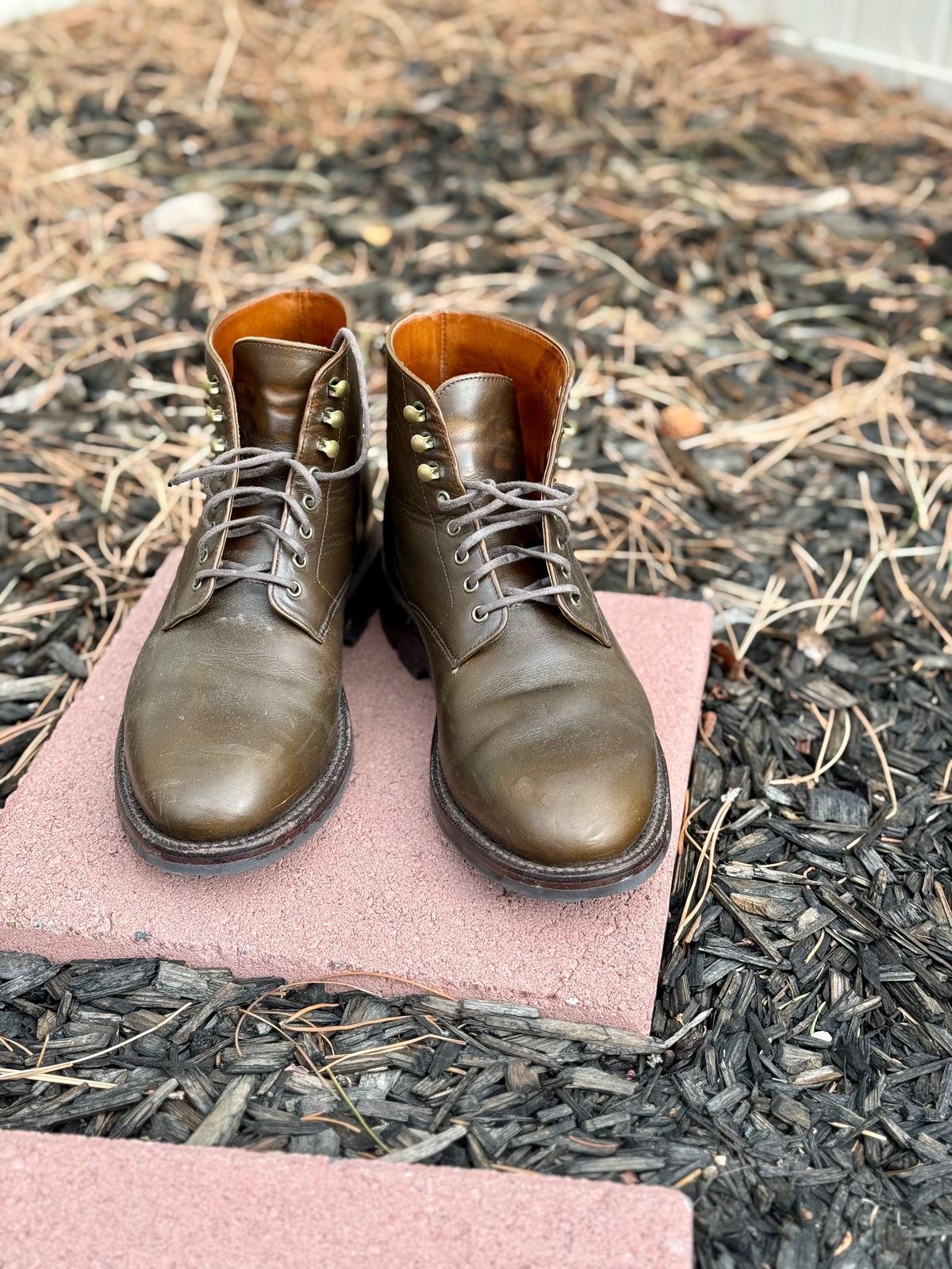 Photo by sierraStyled on February 4, 2025 of the Grant Stone Edward Boot in Horween Dark Olive Chromexcel.