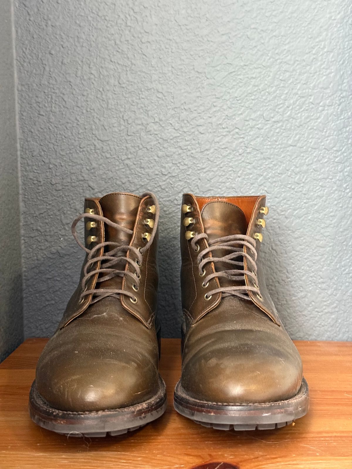 Photo by sierraStyled on February 4, 2025 of the Grant Stone Edward Boot in Horween Dark Olive Chromexcel.