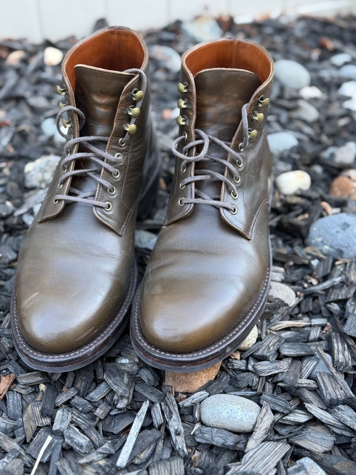 Photo by sierraStyled on March 4, 2025 of the Grant Stone Edward Boot in Horween Dark Olive Chromexcel.