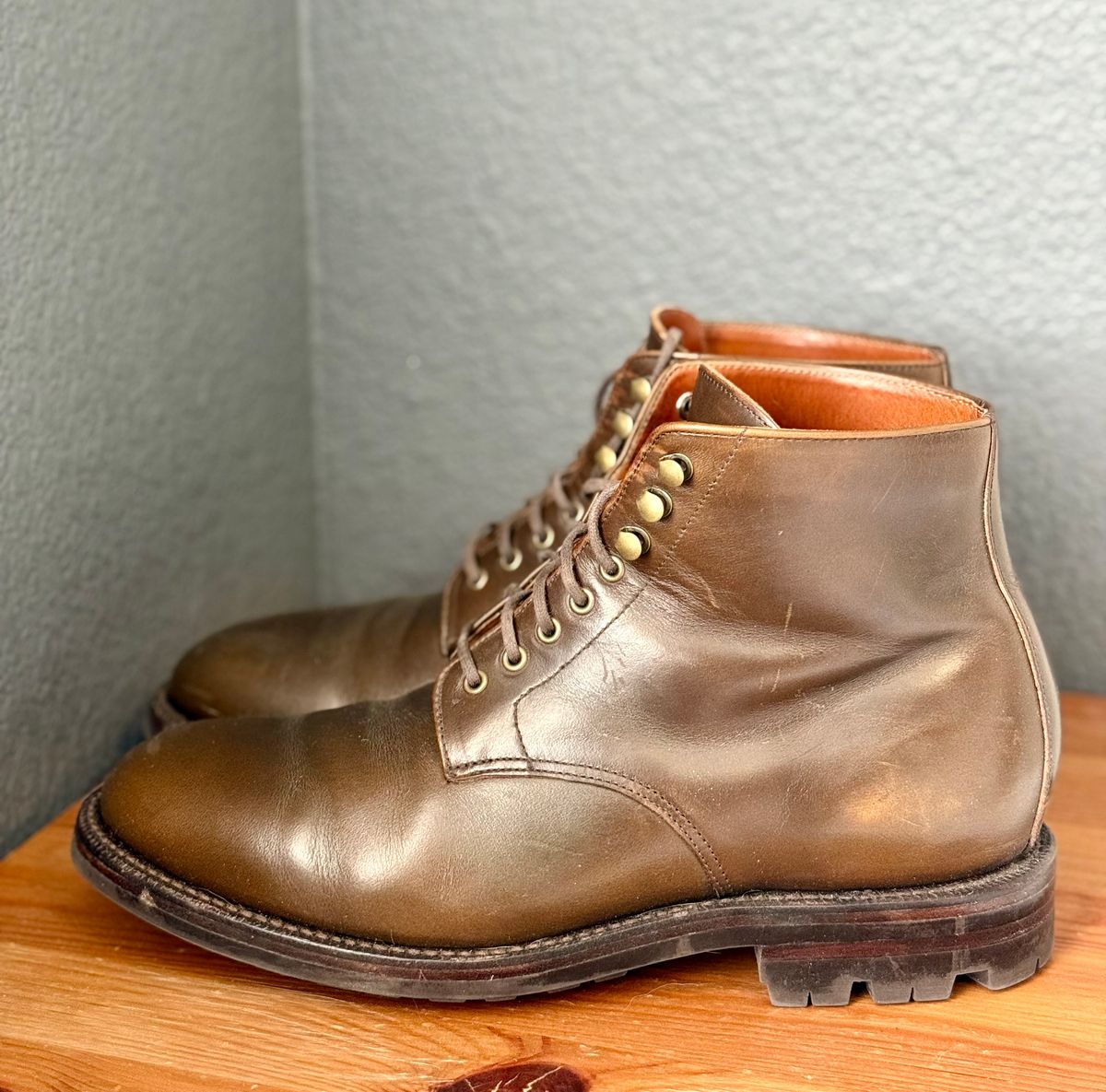 Photo by sierraStyled on March 4, 2025 of the Grant Stone Edward Boot in Horween Dark Olive Chromexcel.