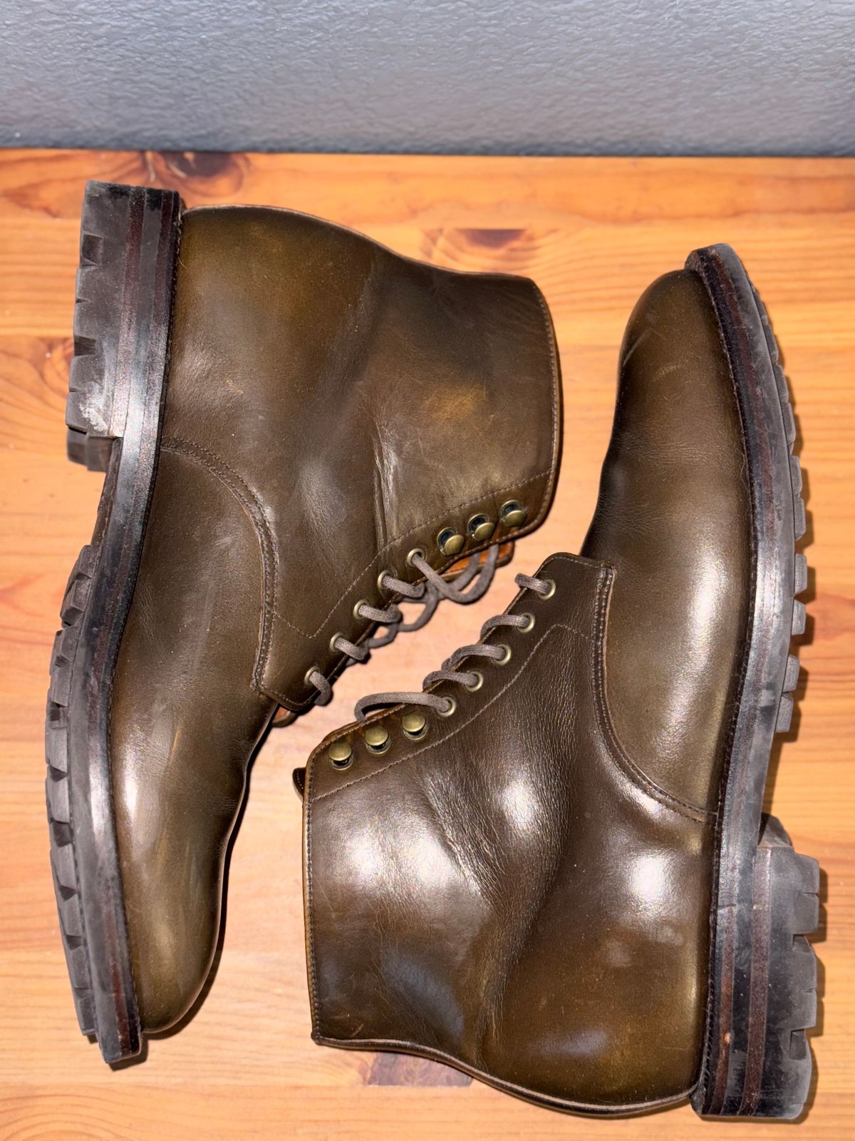 Photo by sierraStyled on March 4, 2025 of the Grant Stone Edward Boot in Horween Dark Olive Chromexcel.