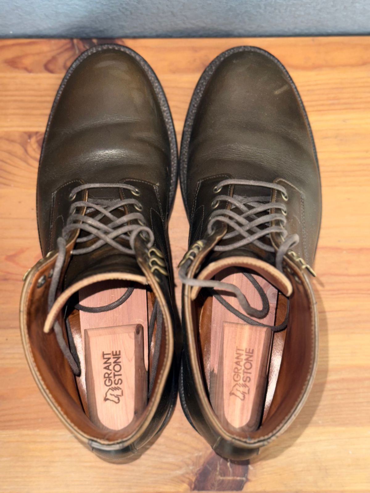 Photo by sierraStyled on March 4, 2025 of the Grant Stone Edward Boot in Horween Dark Olive Chromexcel.