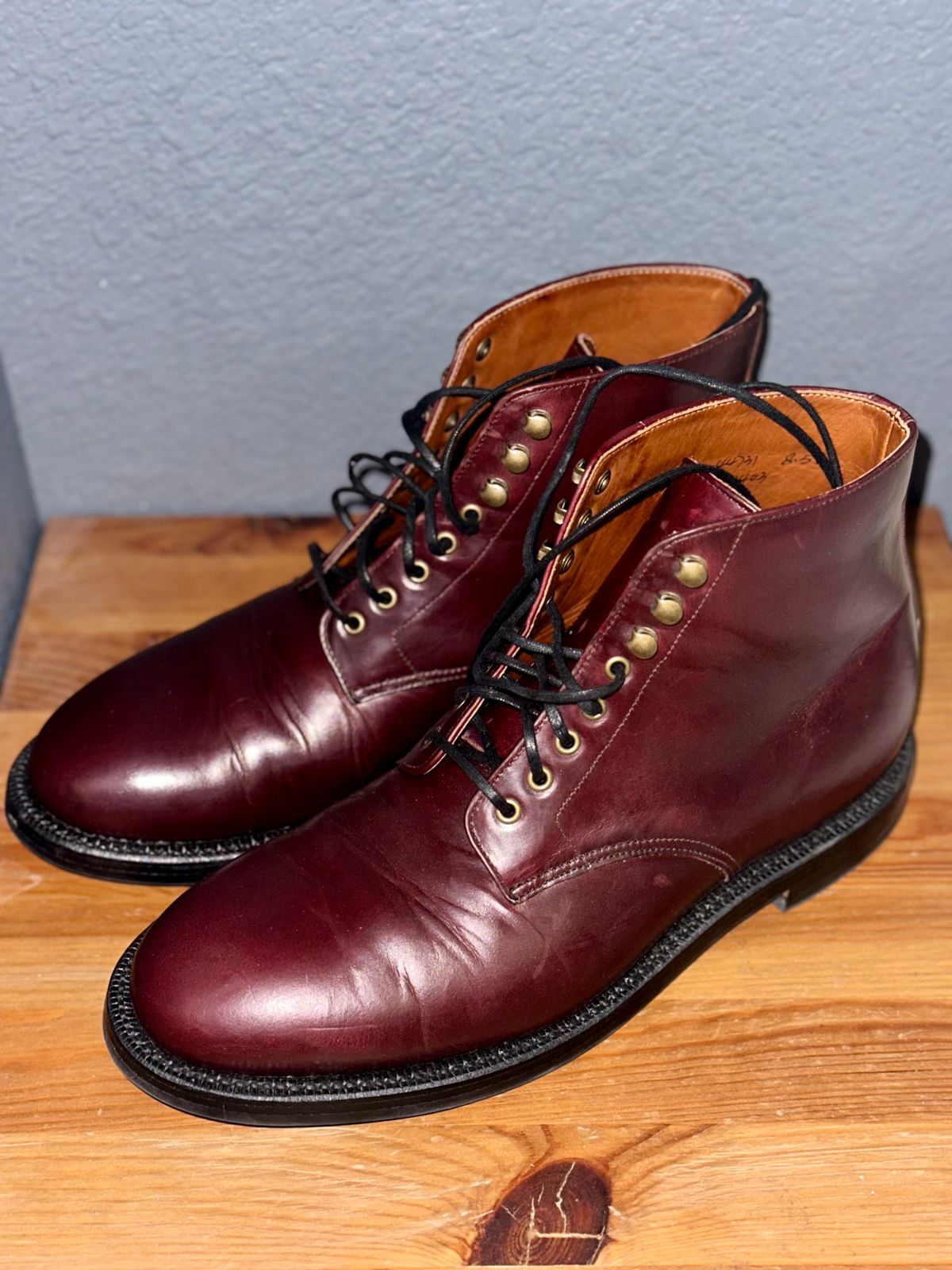 Photo by sierraStyled on July 15, 2024 of the Grant Stone Edward Boot in Horween Color 8 Chromexcel.