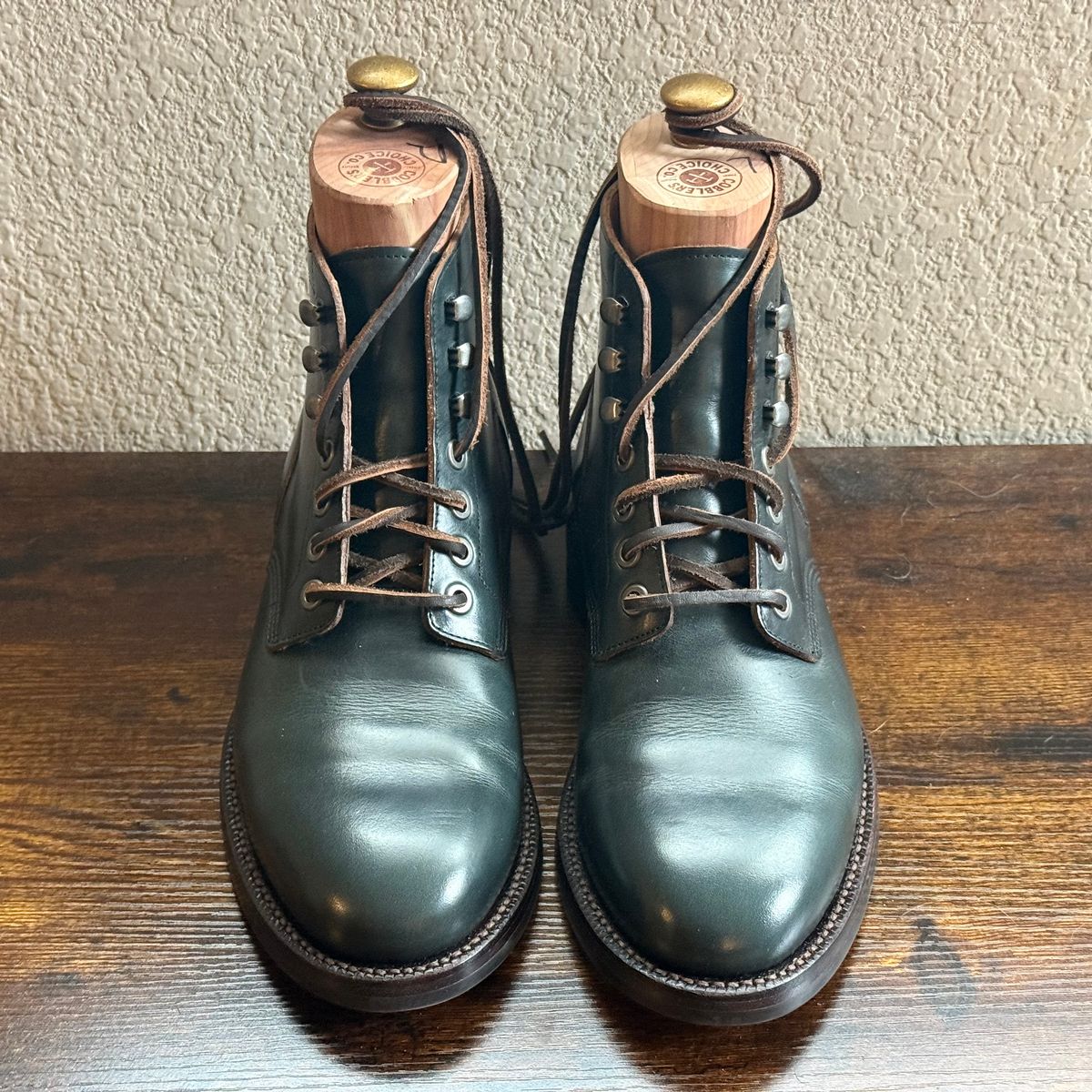Photo by sierraStyled on November 14, 2025 of the Grant Stone Diesel Boot in Horween Navy Chromexcel.