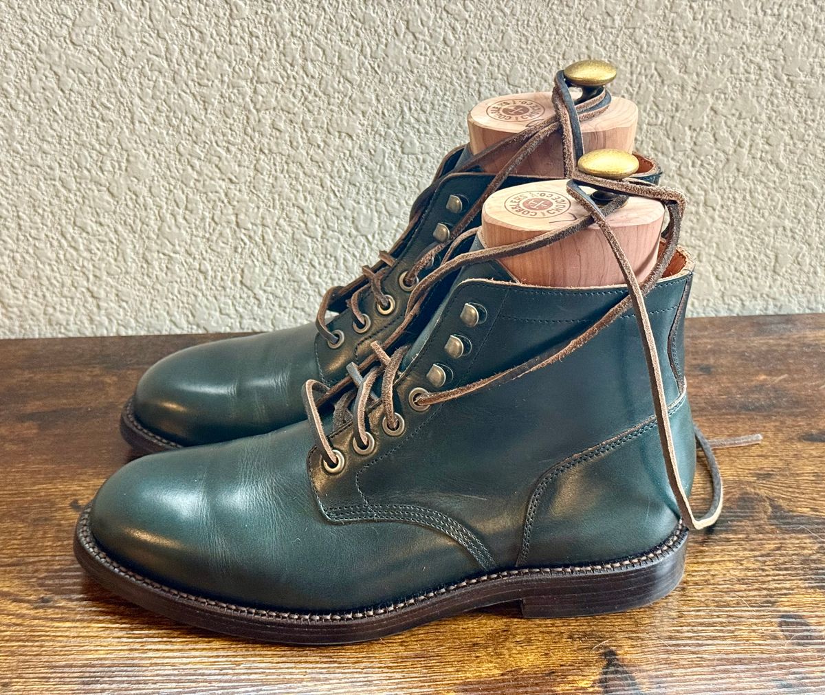 Photo by sierraStyled on November 14, 2025 of the Grant Stone Diesel Boot in Horween Navy Chromexcel.